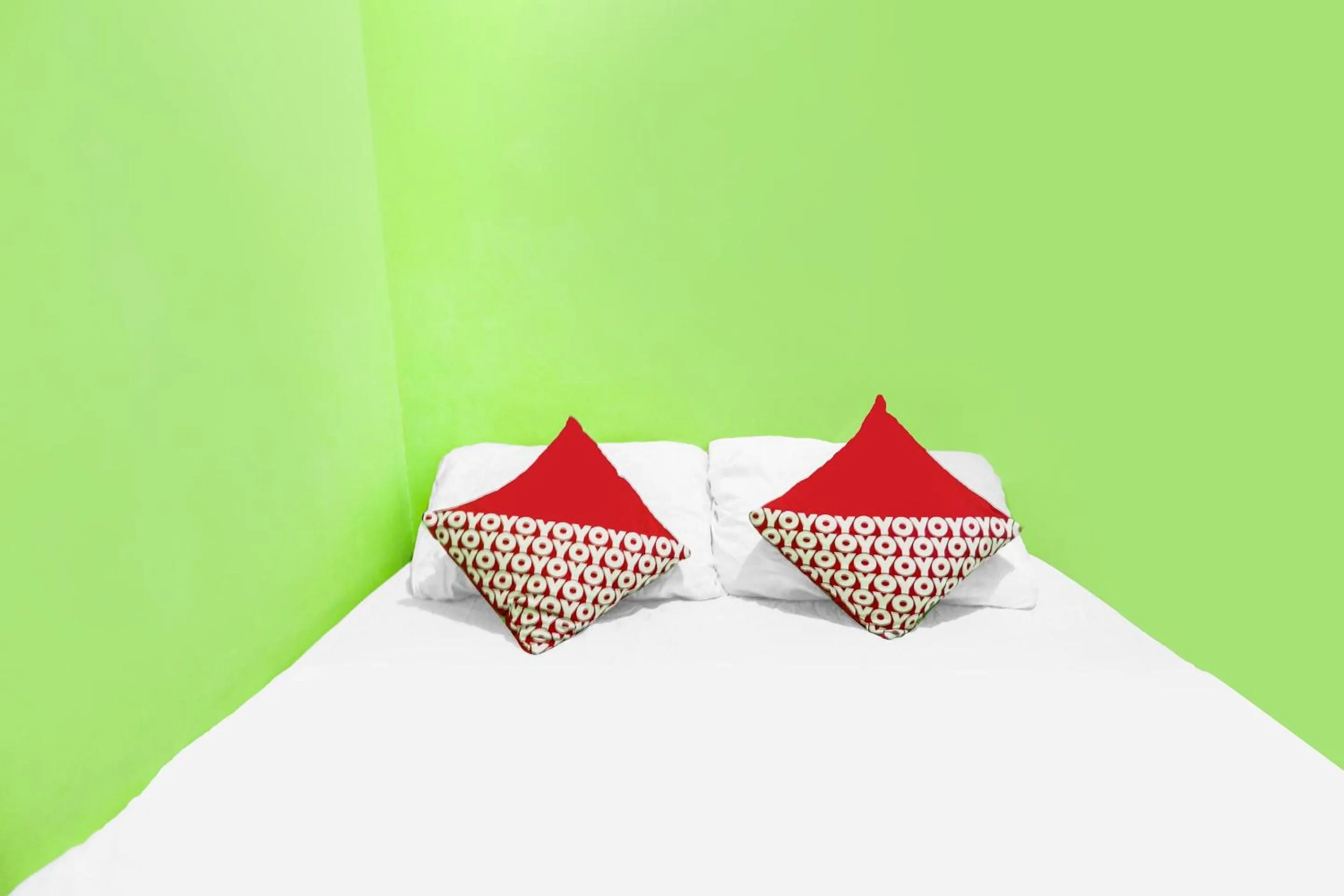 Bedroom, Bed in Hotel O Bilqis Homestay NearThe Hot River, Dog Run