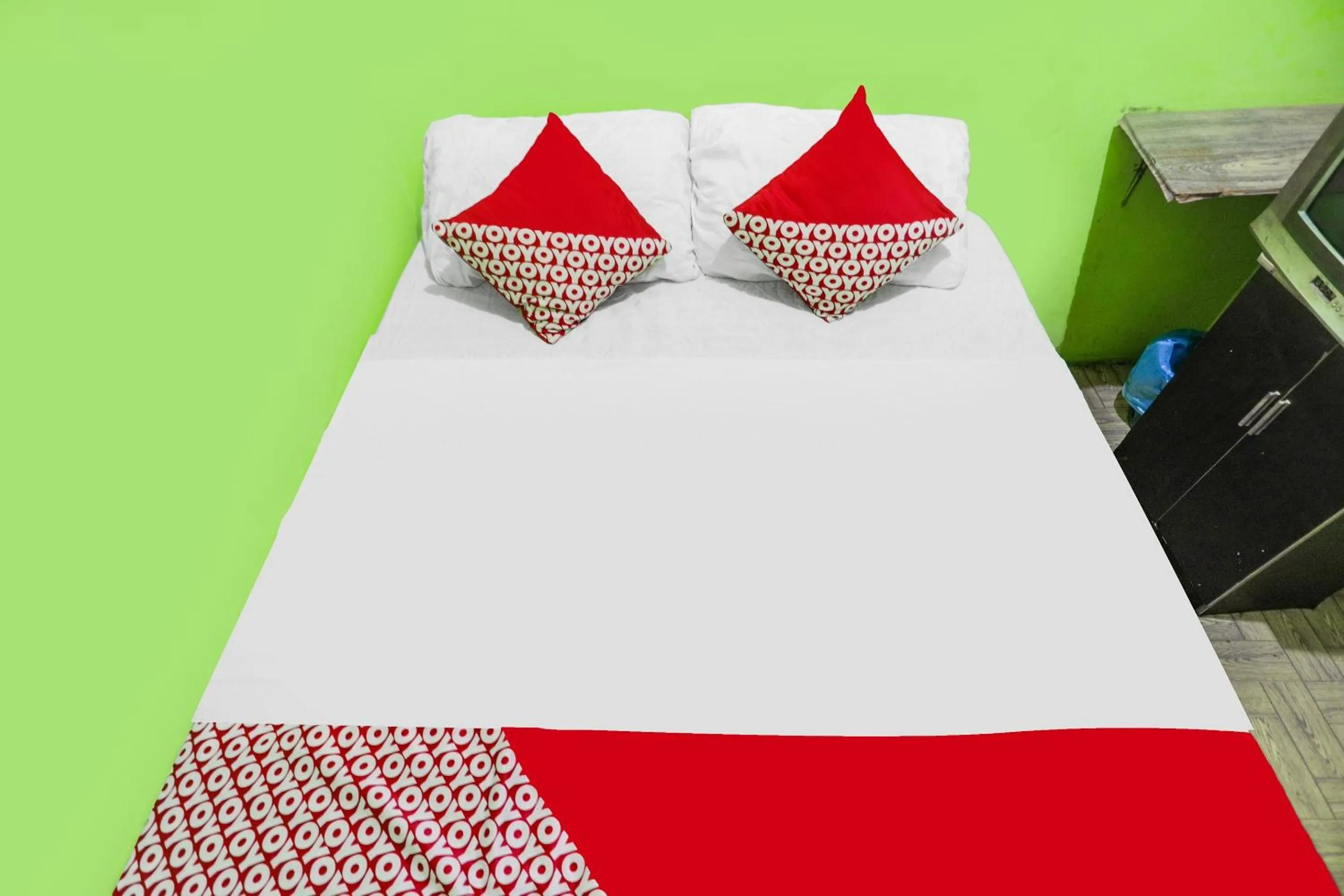 Bedroom, Bed in Hotel O Bilqis Homestay NearThe Hot River, Dog Run