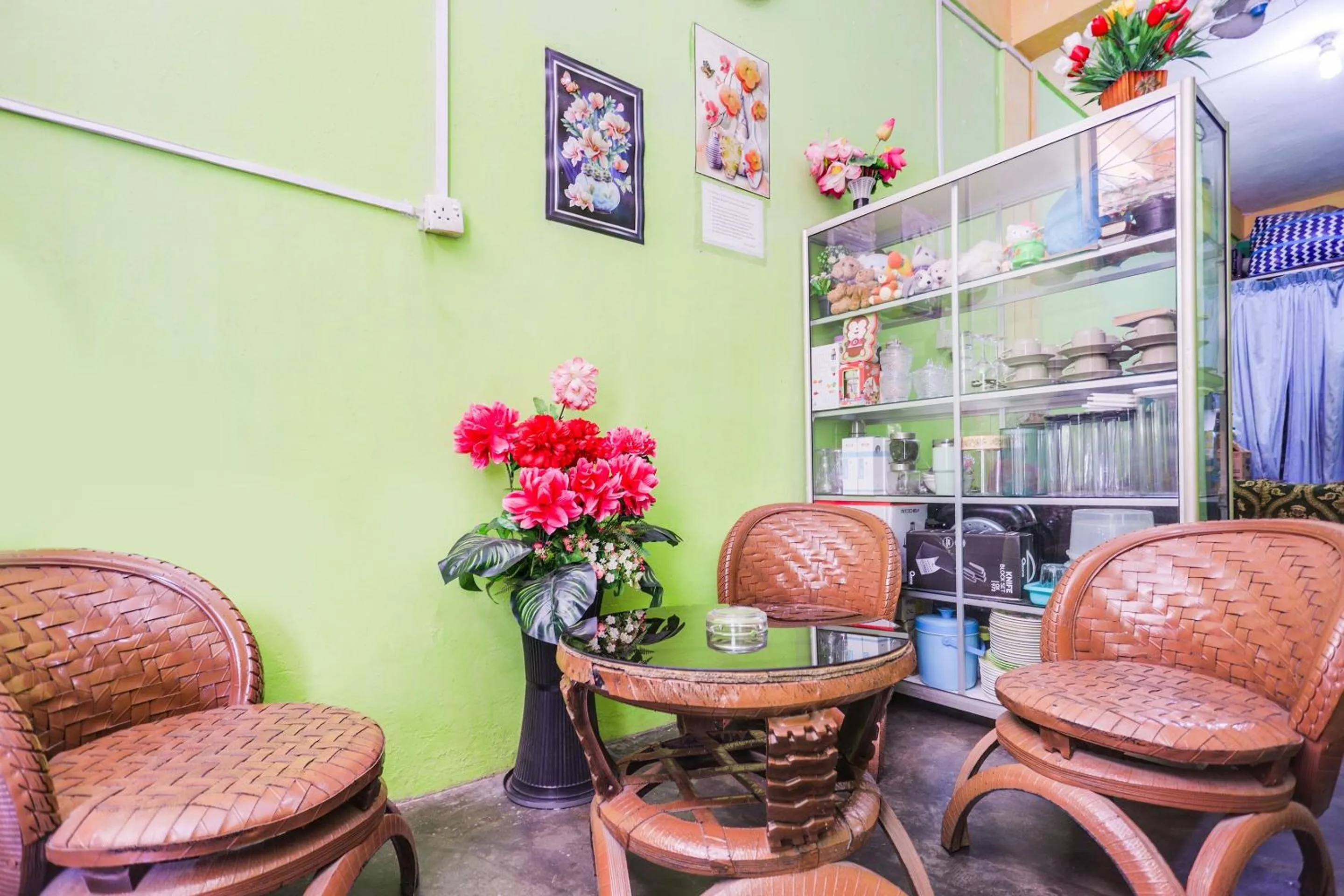 Lobby or reception in Hotel O Bilqis Homestay NearThe Hot River, Dog Run