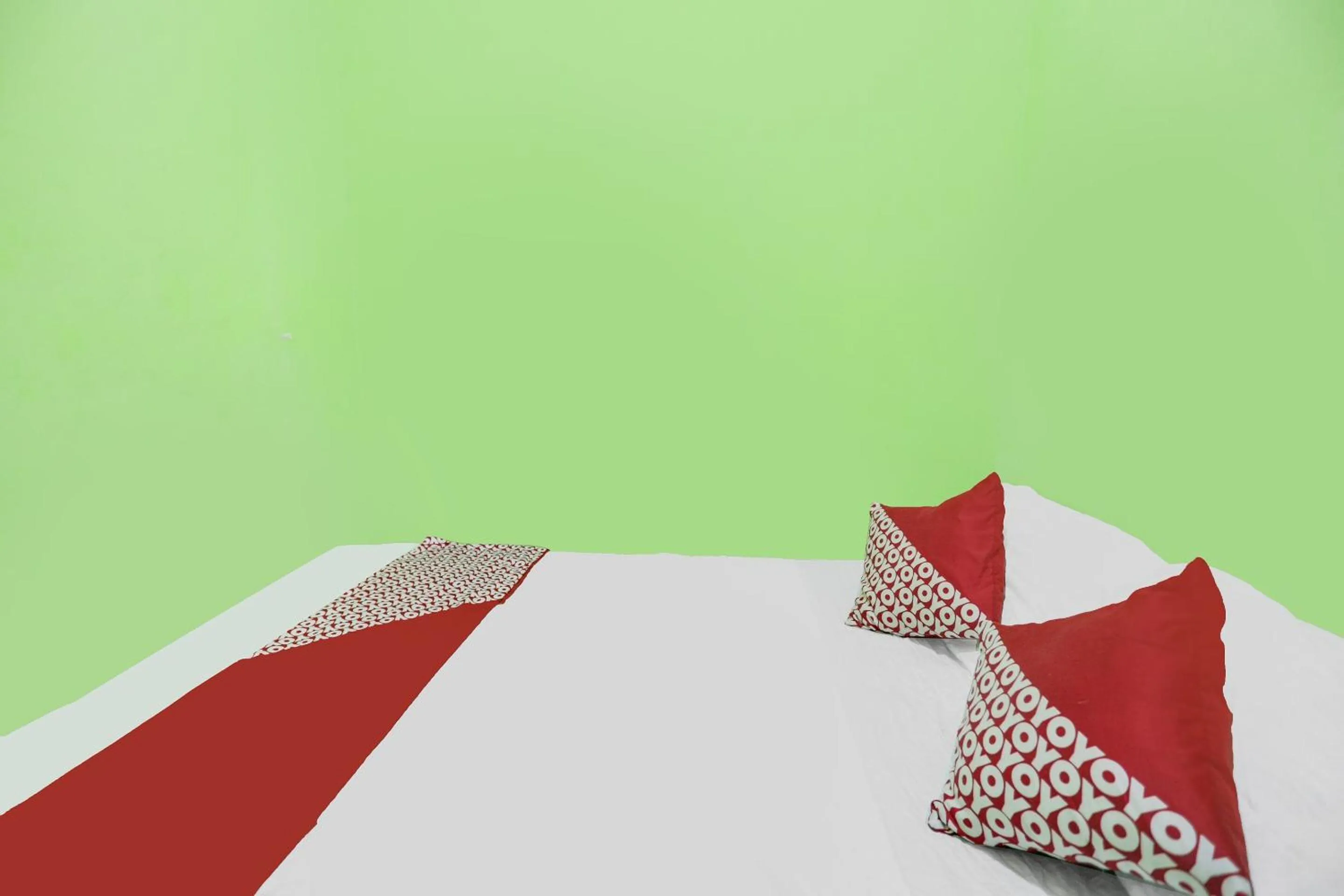 Bedroom, Bed in Hotel O Bilqis Homestay NearThe Hot River, Dog Run