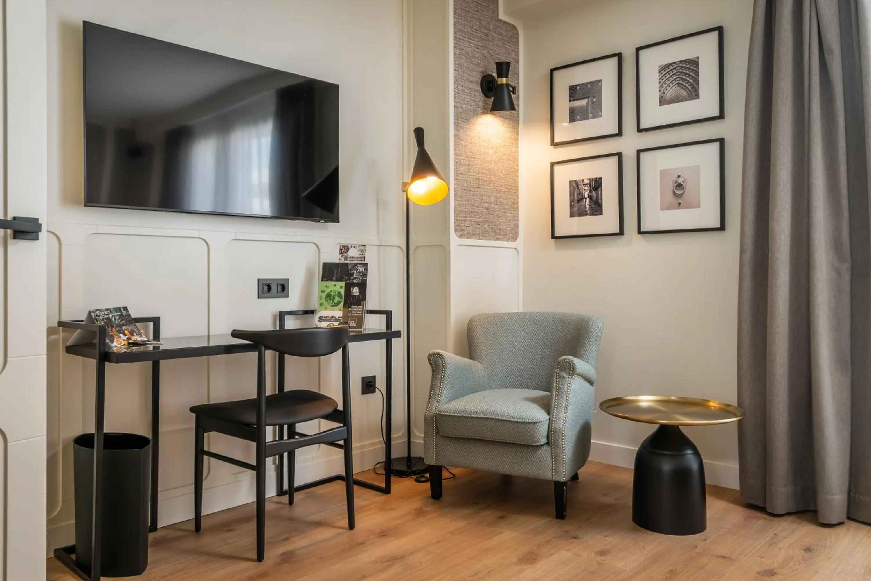 Photo of the whole room in Hotel Barcelona Catedral 4 Sup