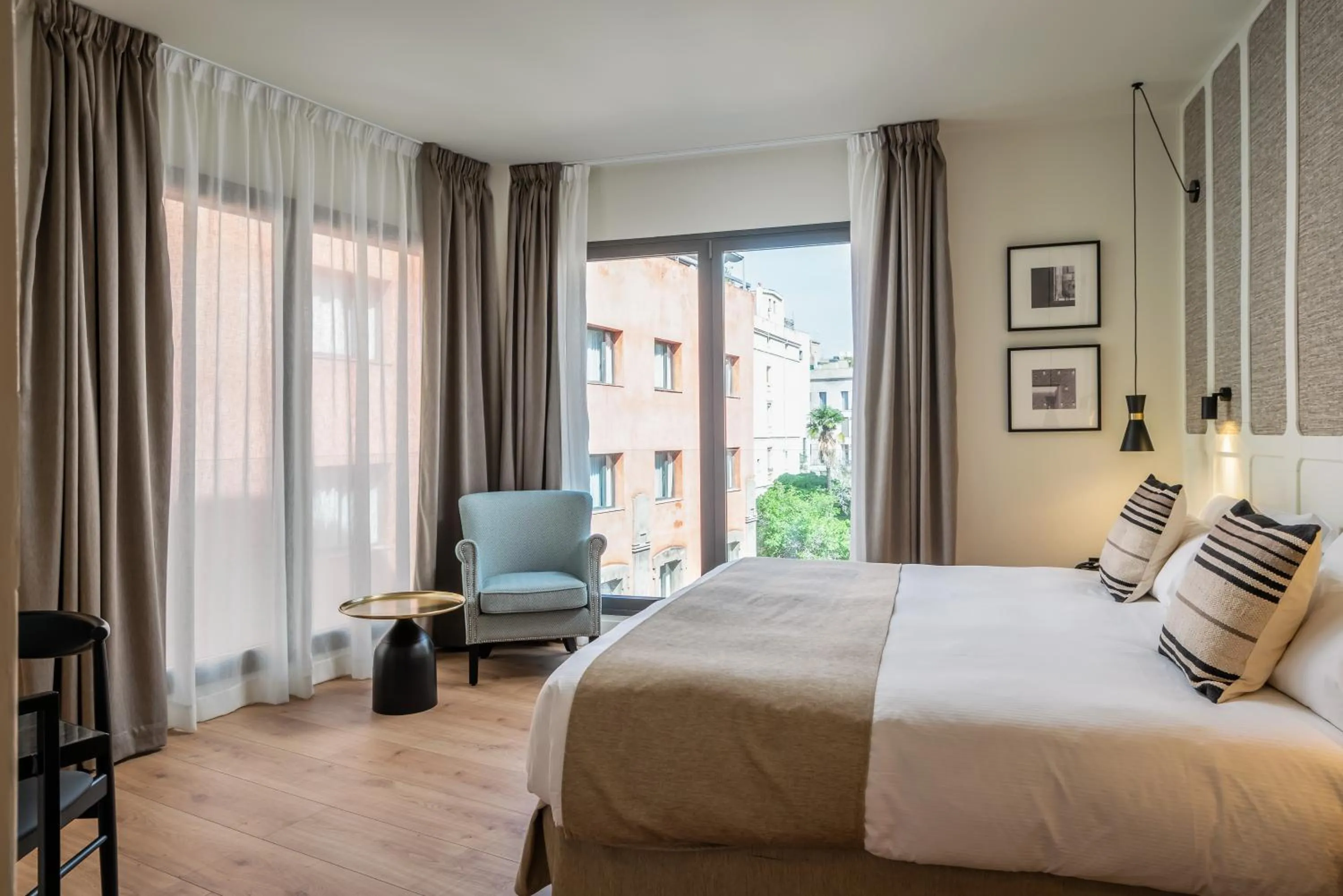 Decorative detail, Bed in Hotel Barcelona Catedral 4 Sup