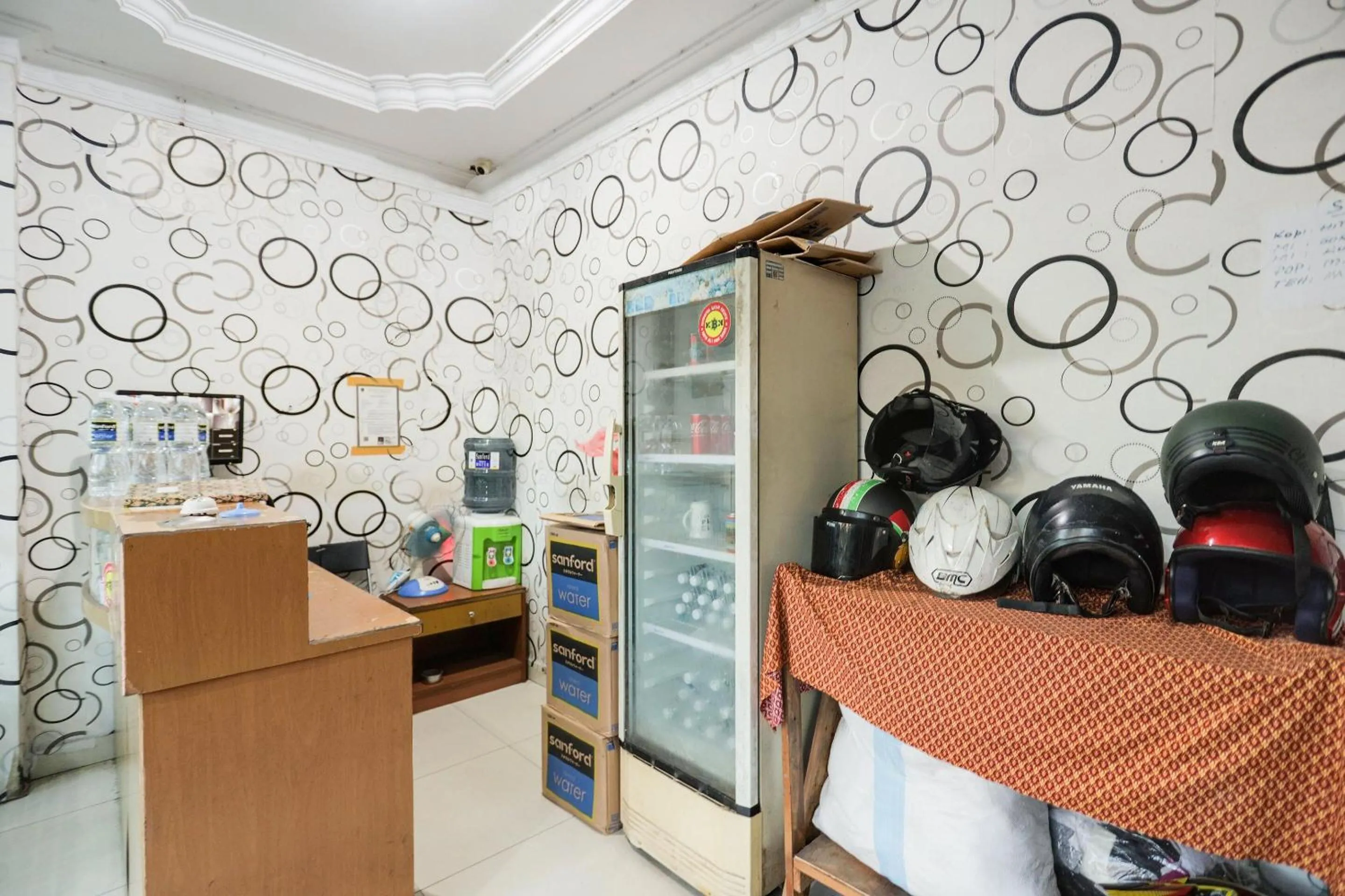 Lobby or reception in SPOT ON 91887 Penginapan Rindu