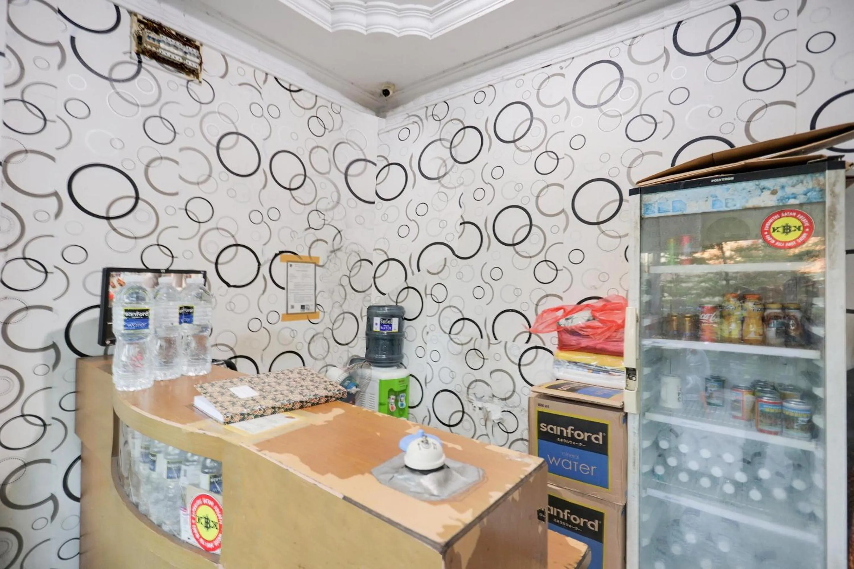 Lobby or reception in SPOT ON 91887 Penginapan Rindu