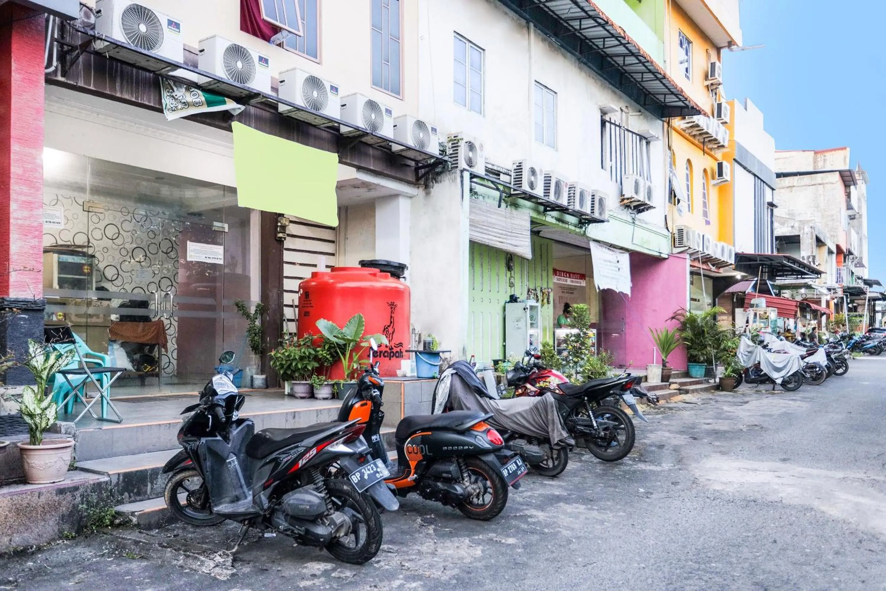 Facade/entrance in SPOT ON 91887 Penginapan Rindu