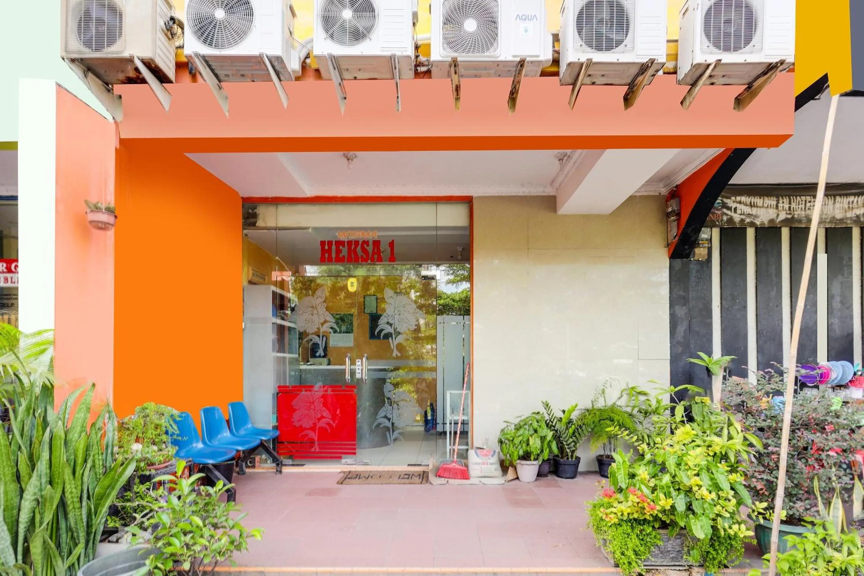 Facade/entrance in Hotel O Wisma Heksa