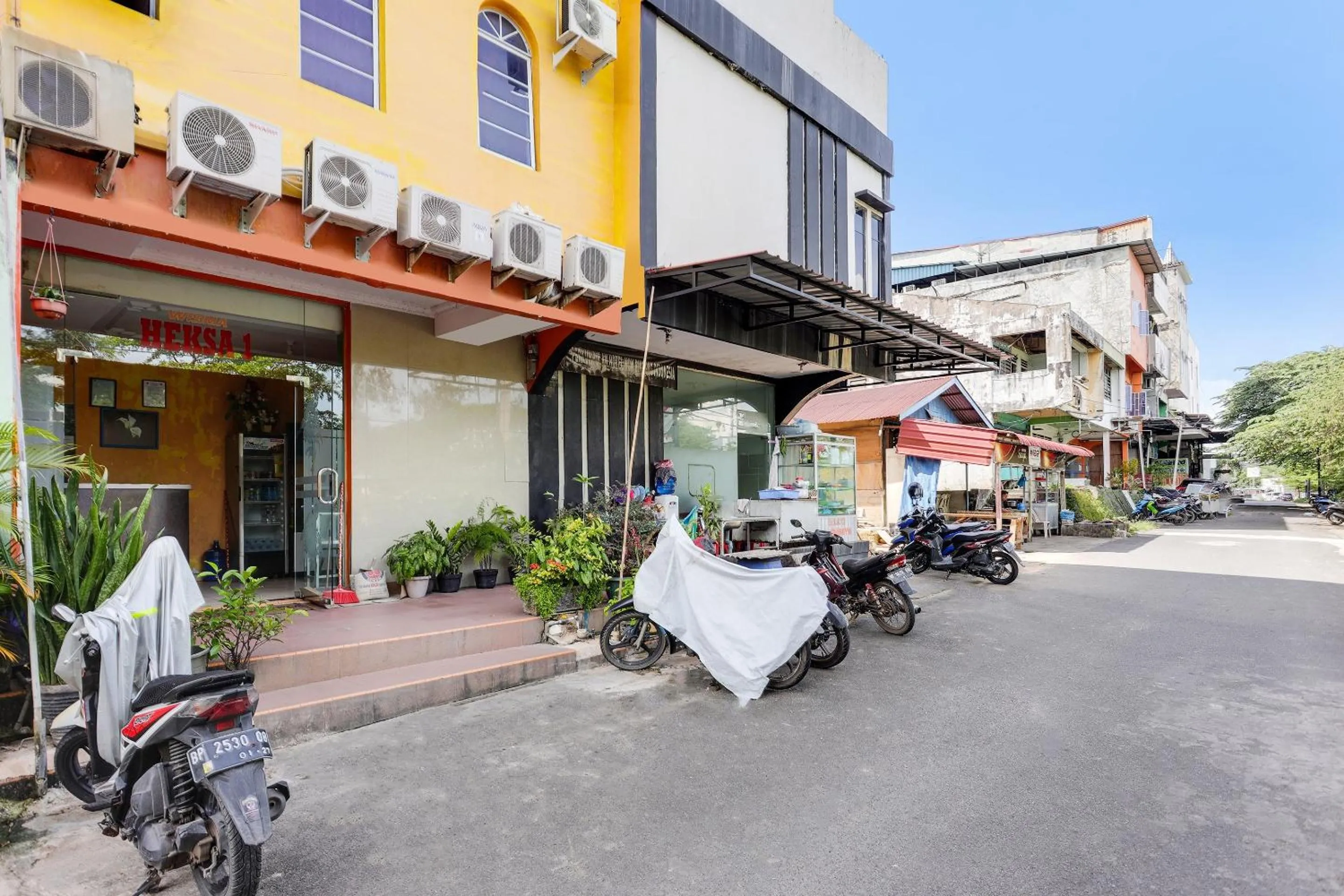 Facade/entrance in Hotel O Wisma Heksa