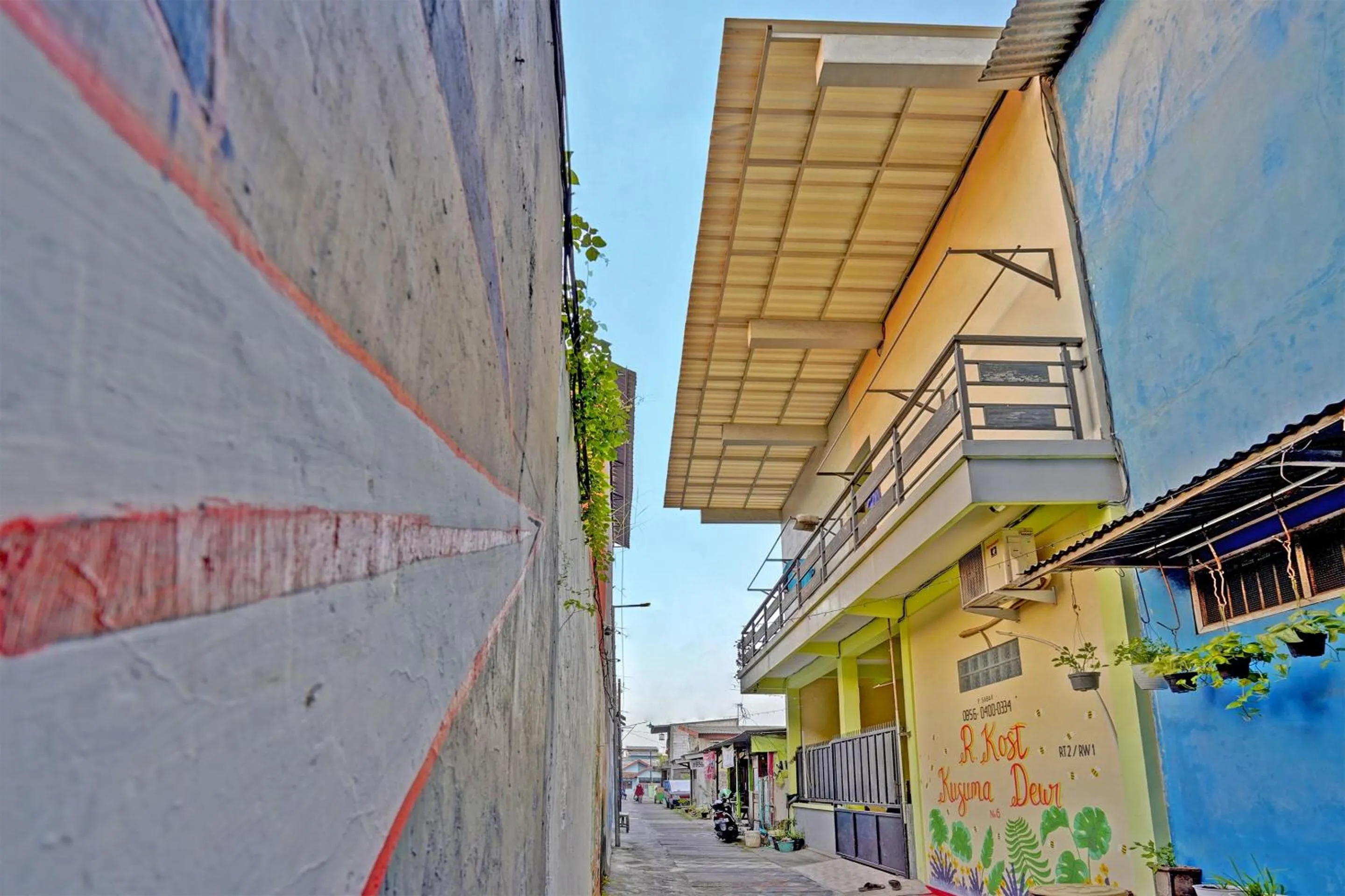 Facade/entrance in OYO Life 91884 Kost Kusuma Dewi Syariah