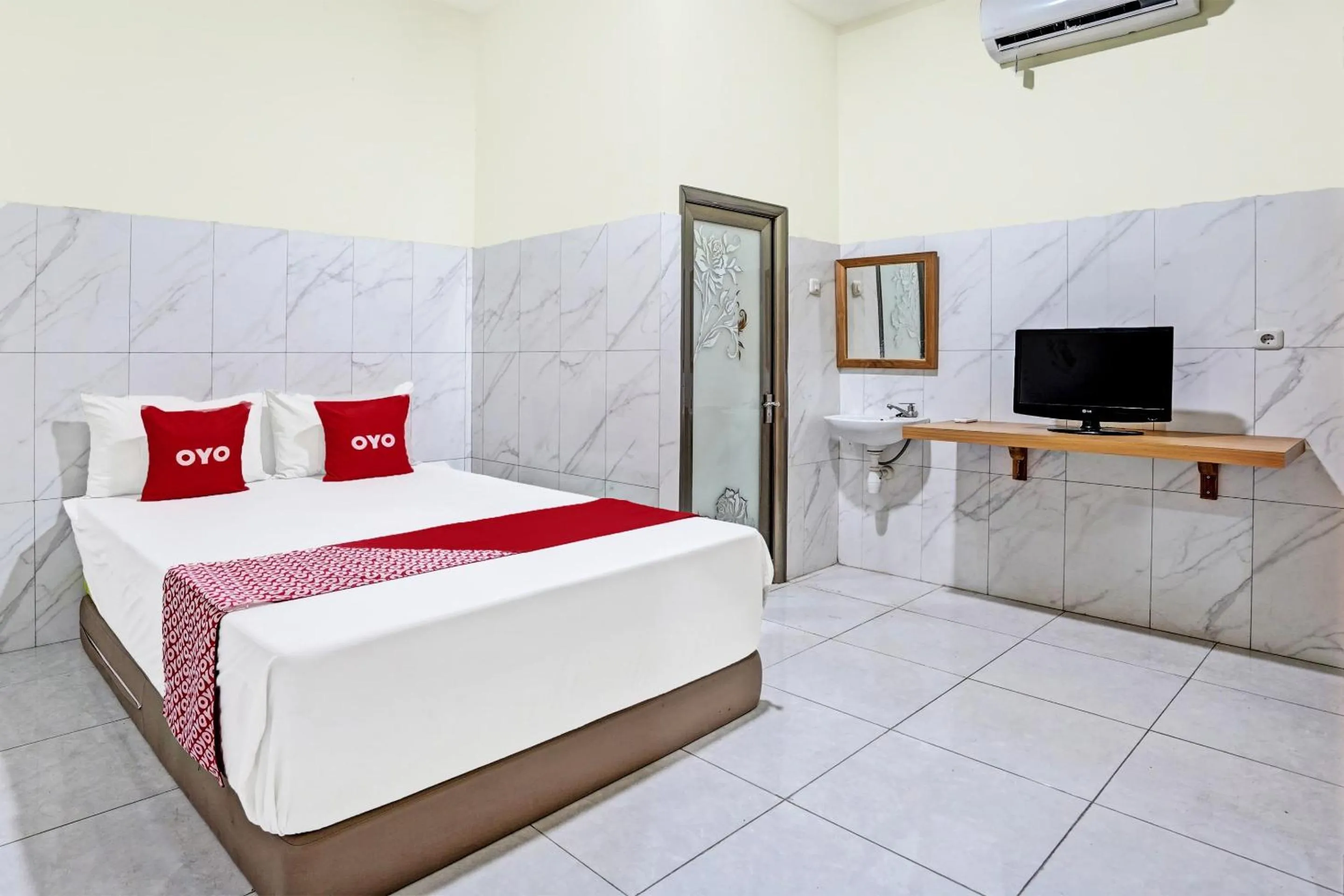 Bedroom, Bed in OYO Life 91884 Kost Kusuma Dewi Syariah