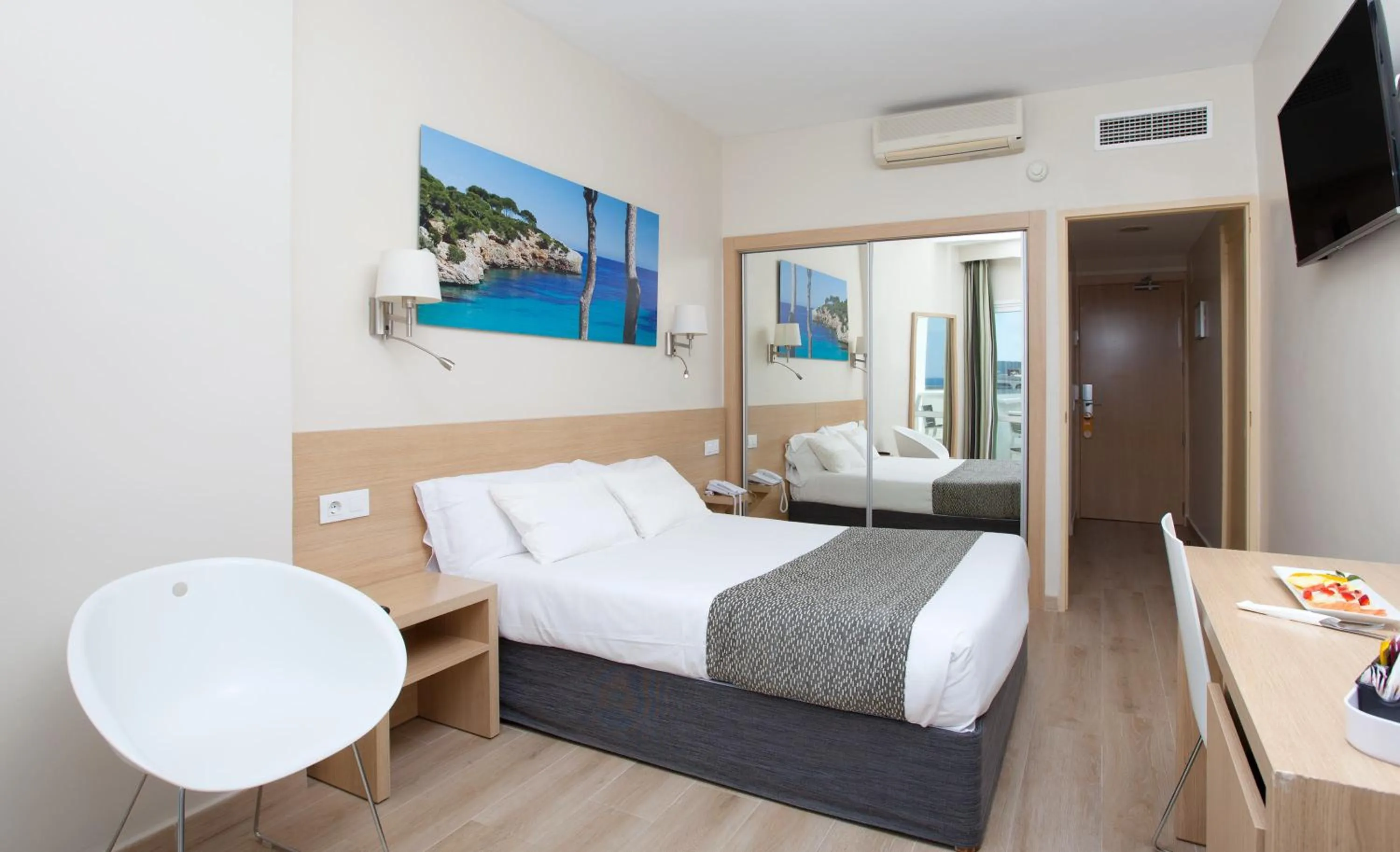 Photo of the whole room, Bed in Hotel Samos