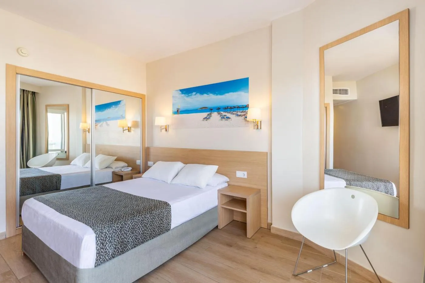 Photo of the whole room, Bed in Hotel Samos