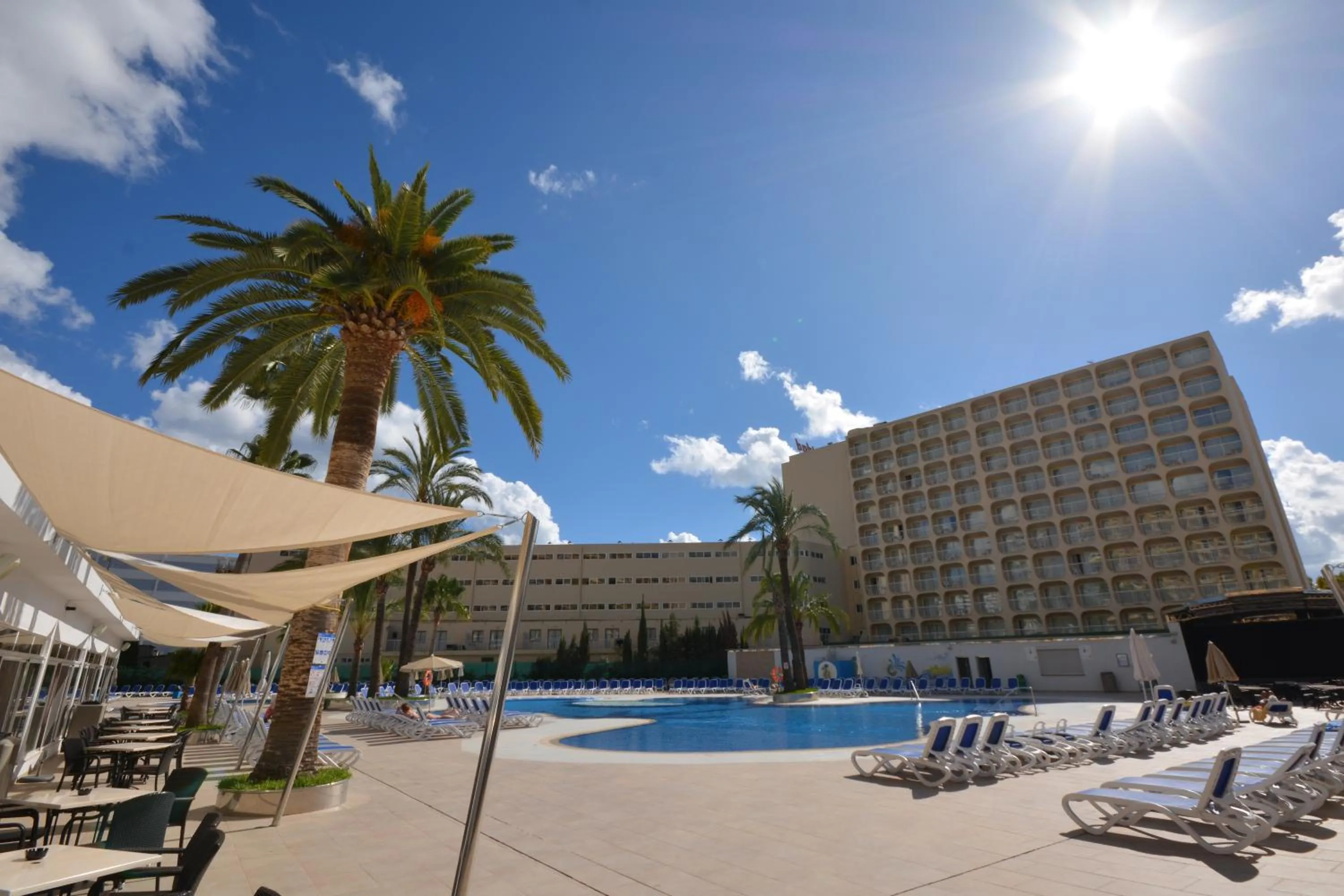 Swimming pool in Hotel Samos