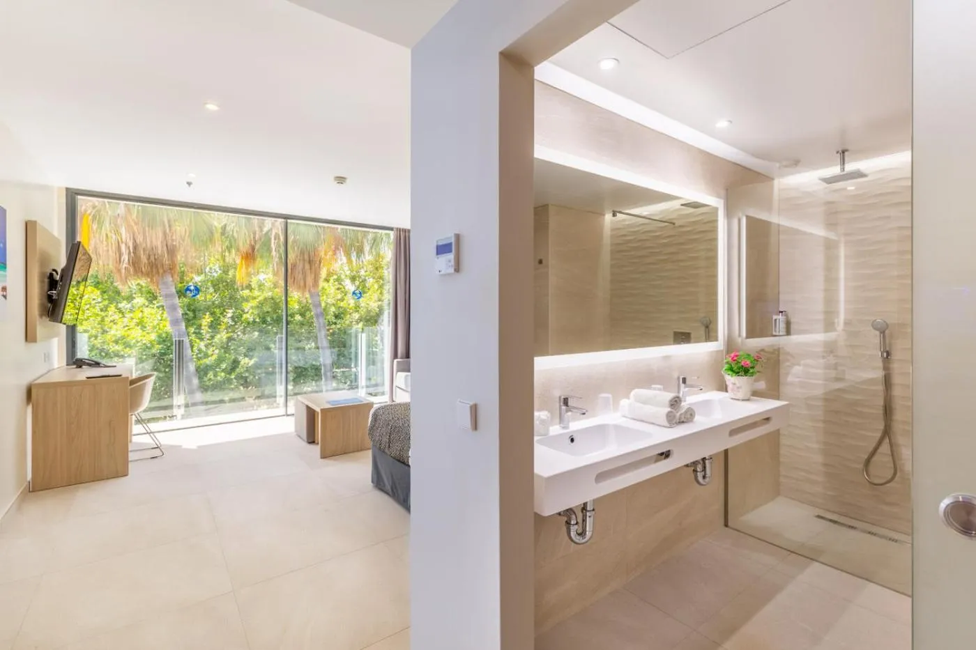 Bathroom, Bed in Hotel Samos