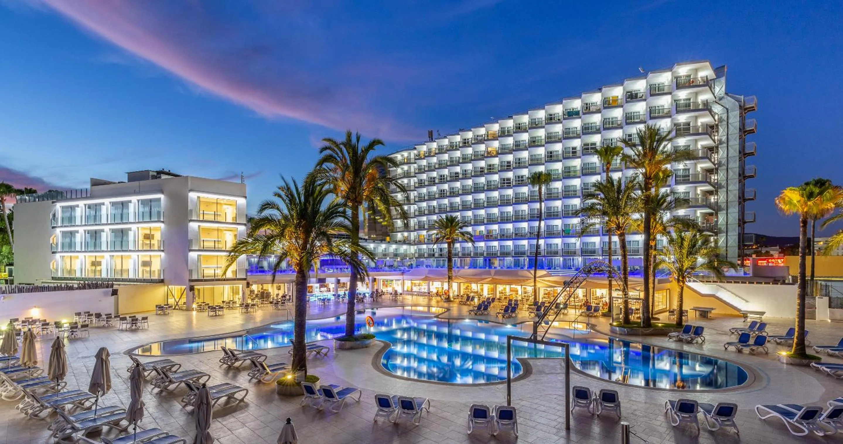Facade/entrance in Hotel Samos