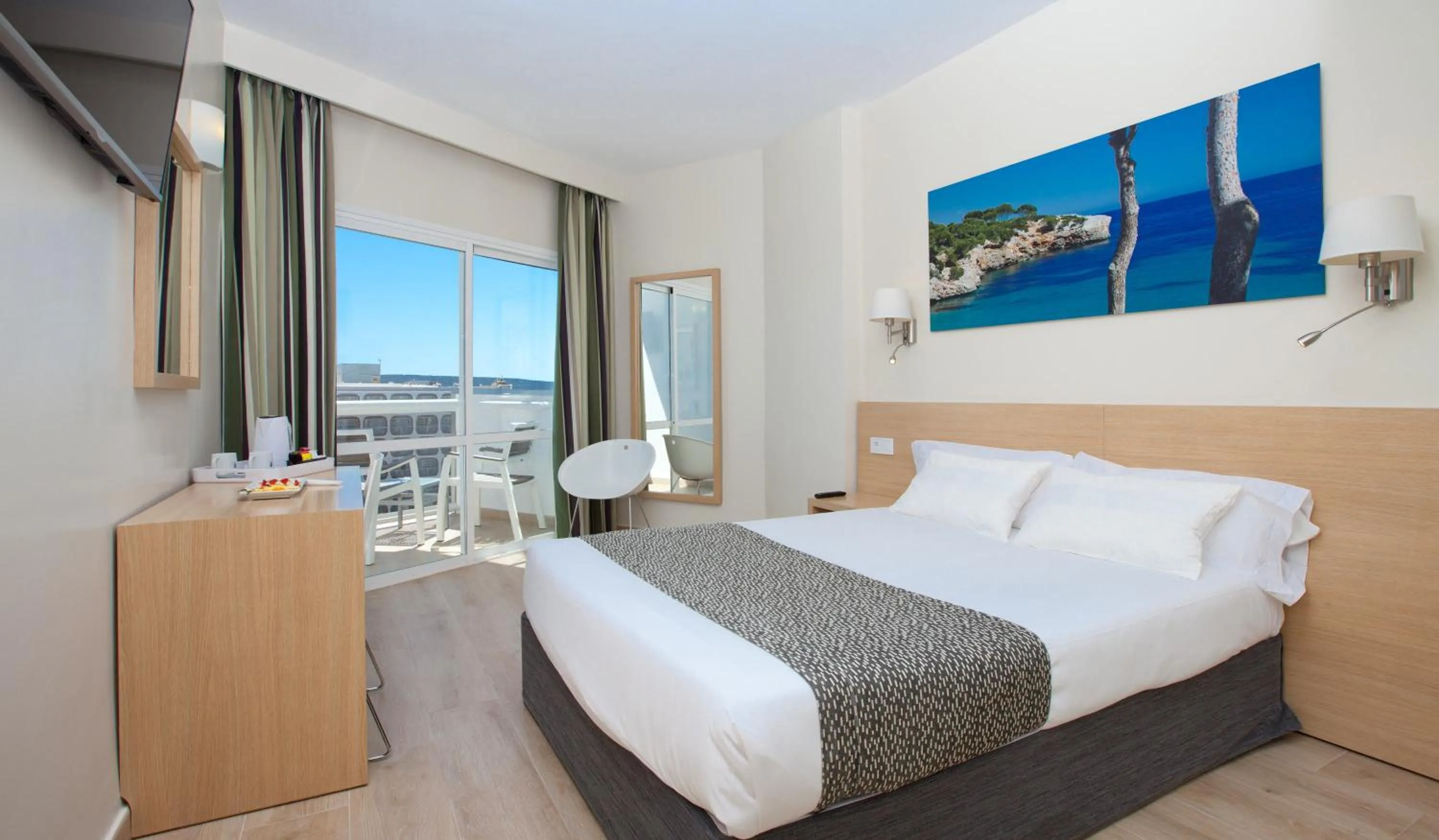 Photo of the whole room, Bed in Hotel Samos