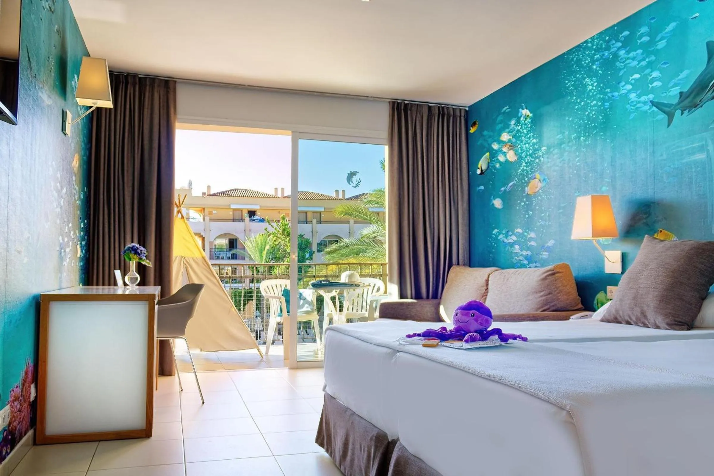 Photo of the whole room, Bed in Mirador Maspalomas by Dunas