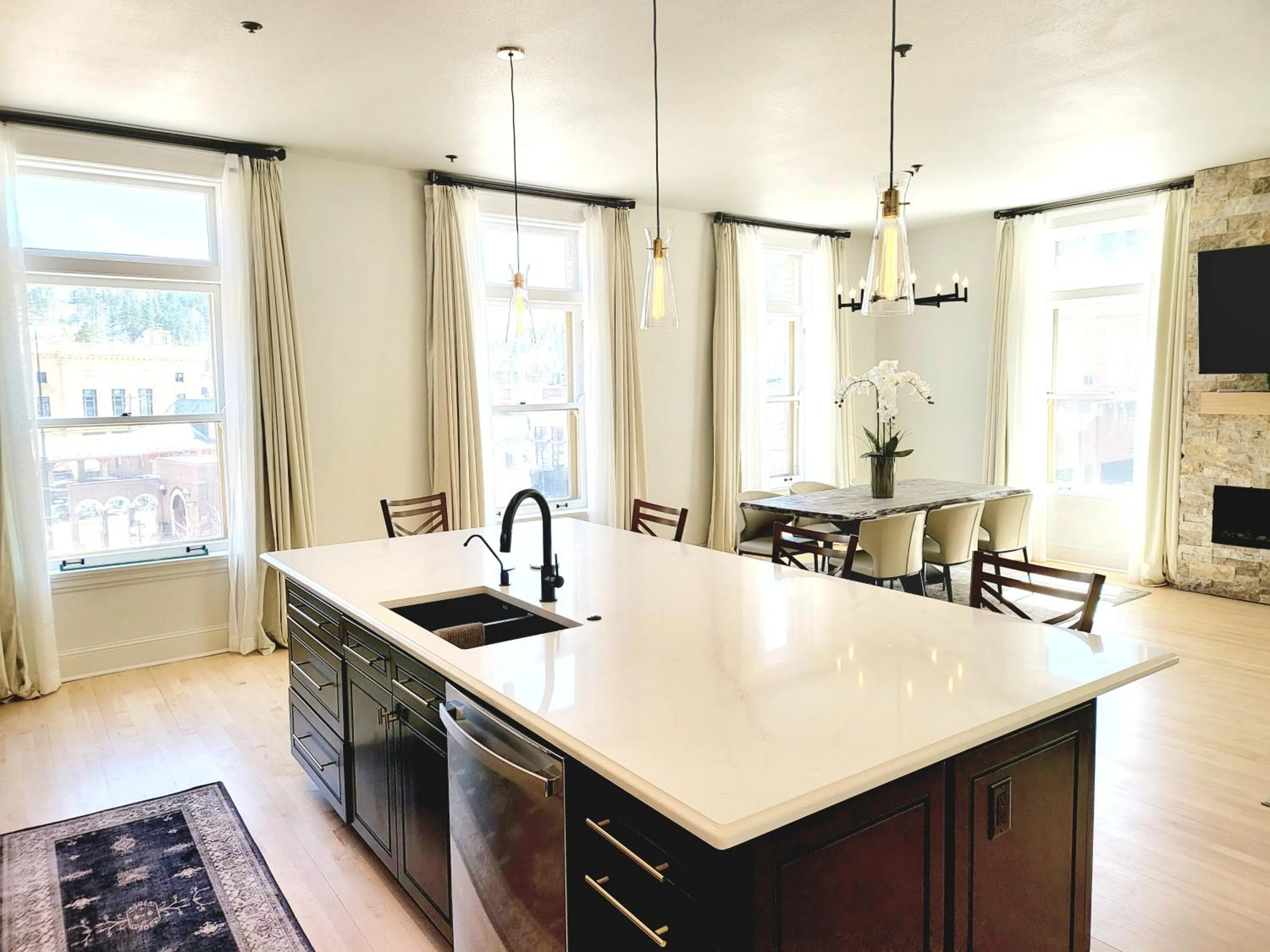 Kitchen or kitchenette in The Bank Hotel Deadwood