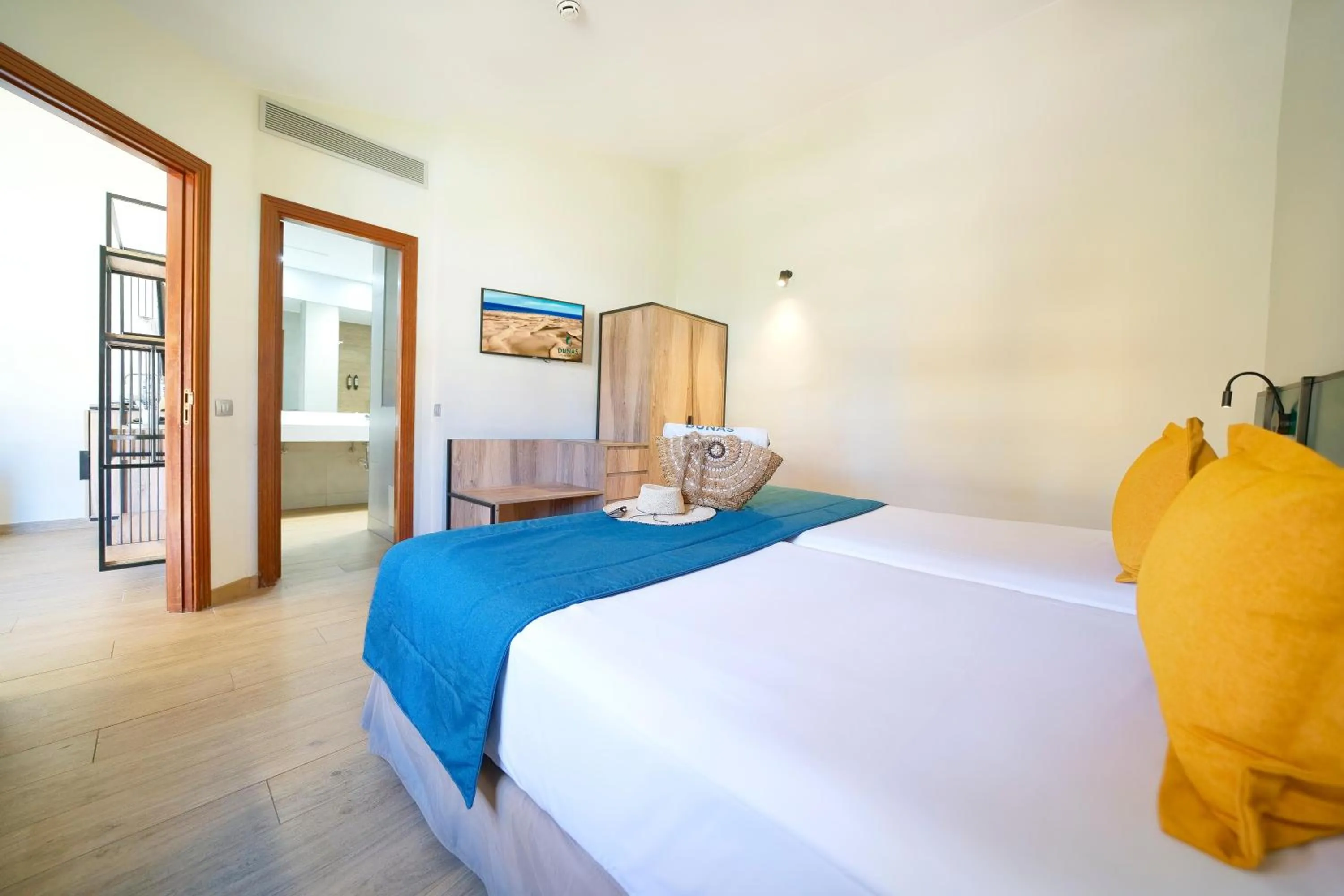 Photo of the whole room, Bed in Suites & Villas by Dunas