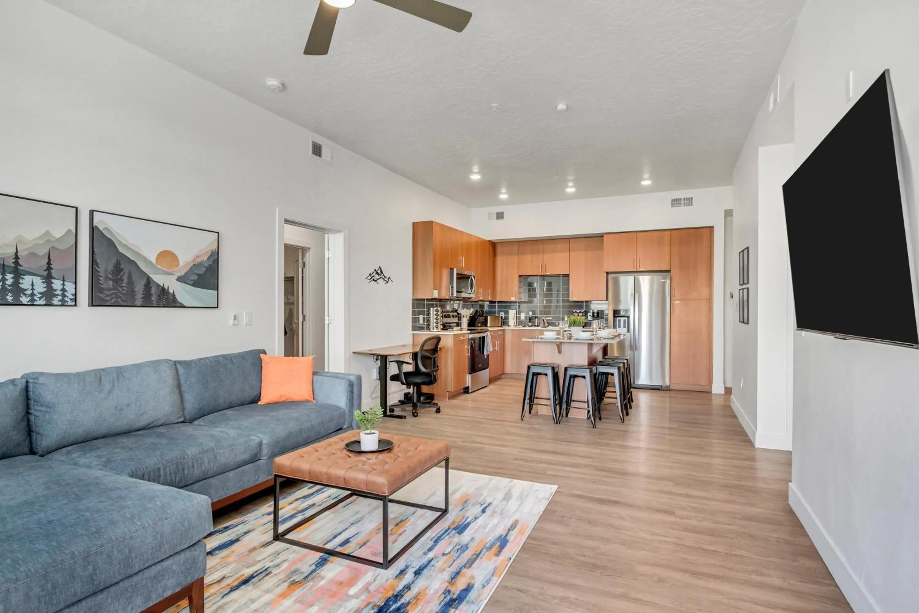 TV and multimedia in The Heights by Cloud Dream Homes