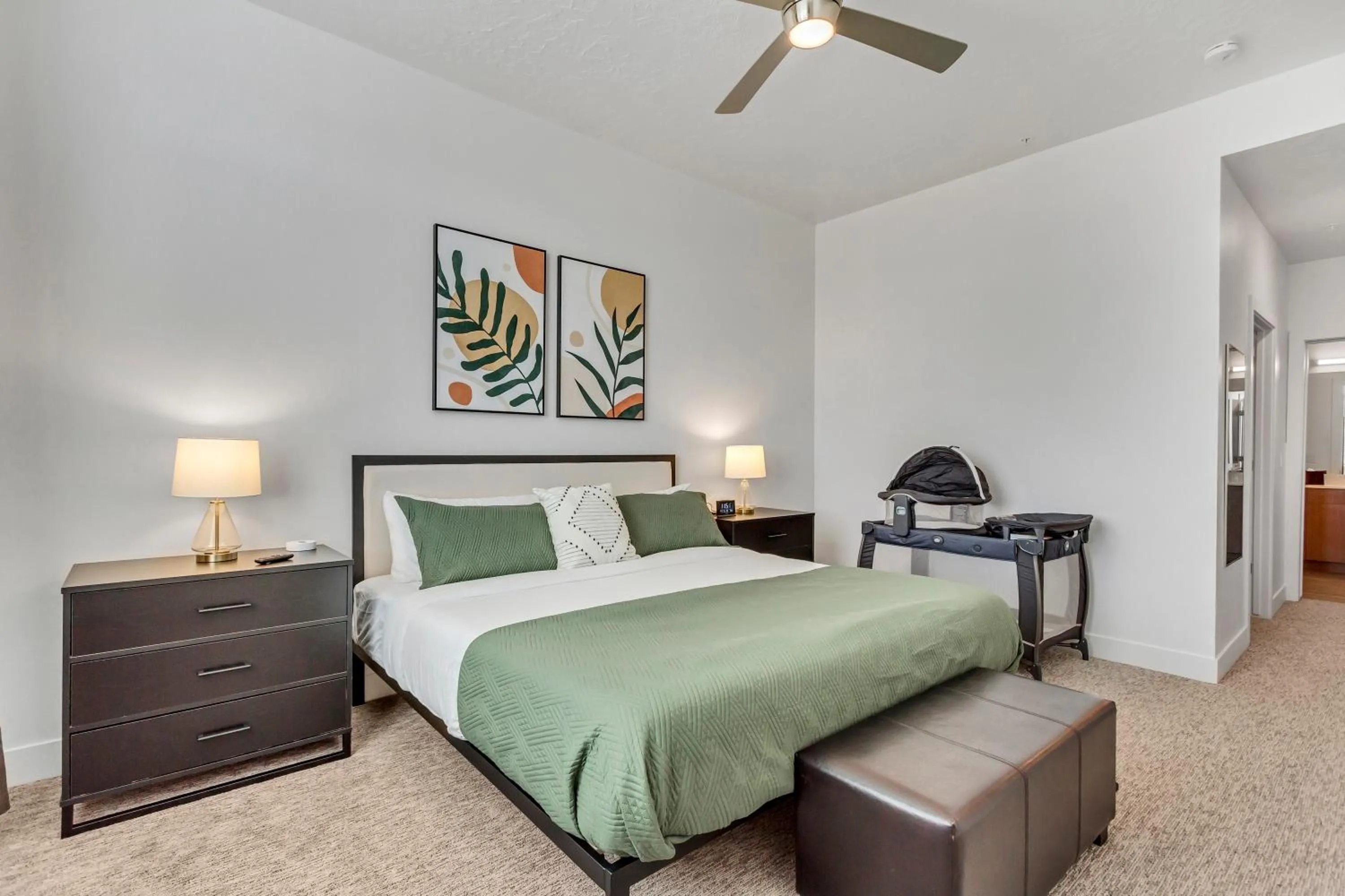 kitchen, Bed in The Heights by Cloud Dream Homes