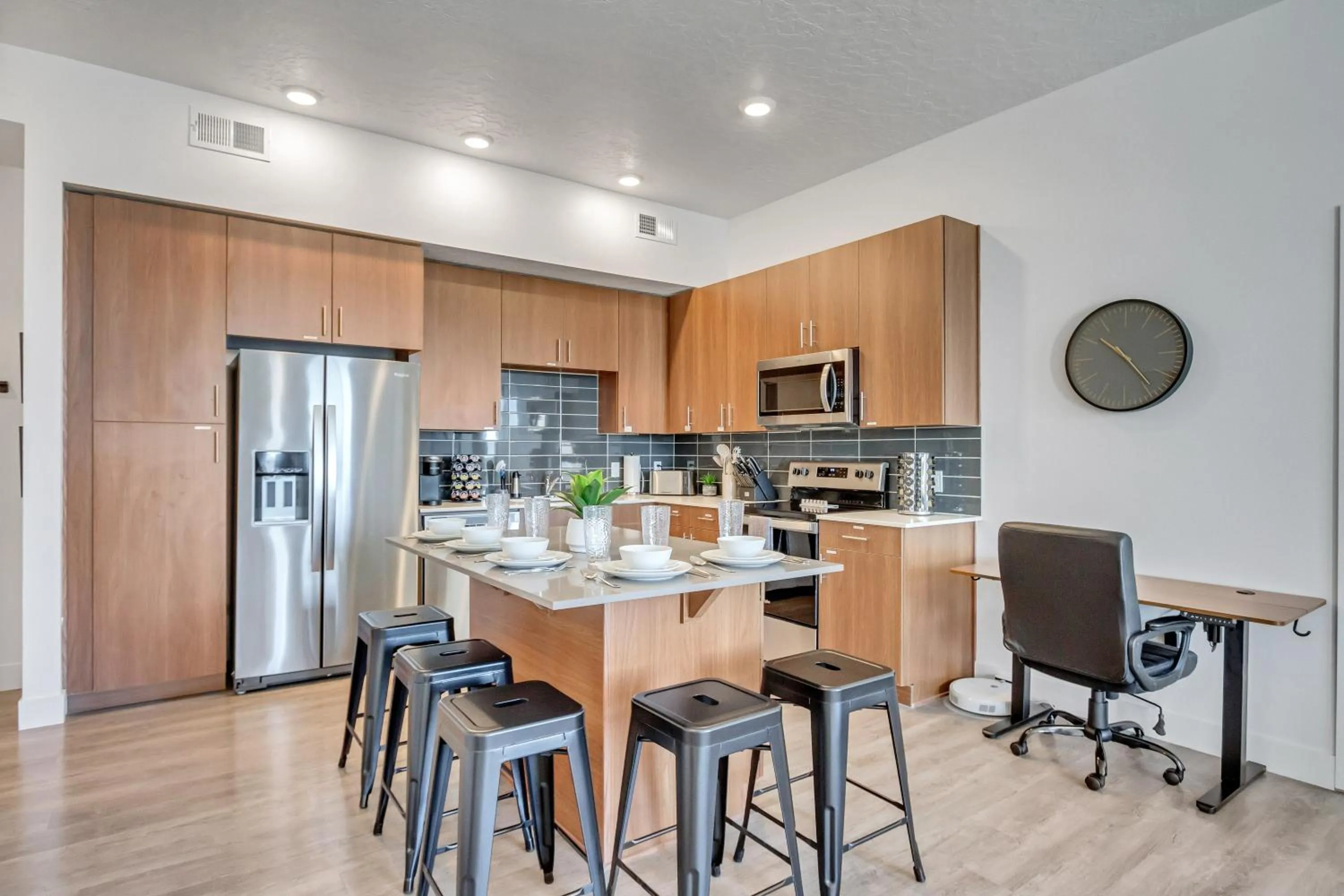 Kitchen or kitchenette in The Heights by Cloud Dream Homes