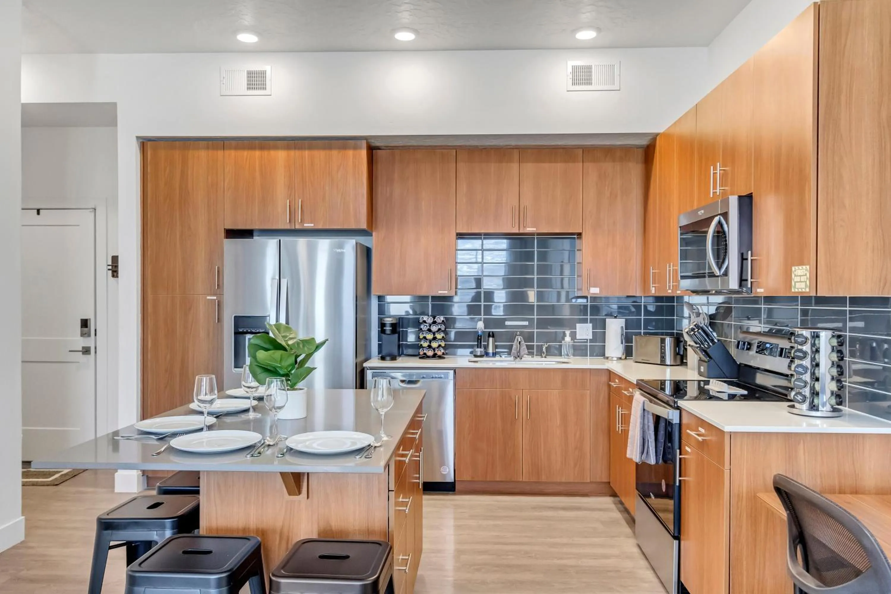 Kitchen or kitchenette in The Heights by Cloud Dream Homes