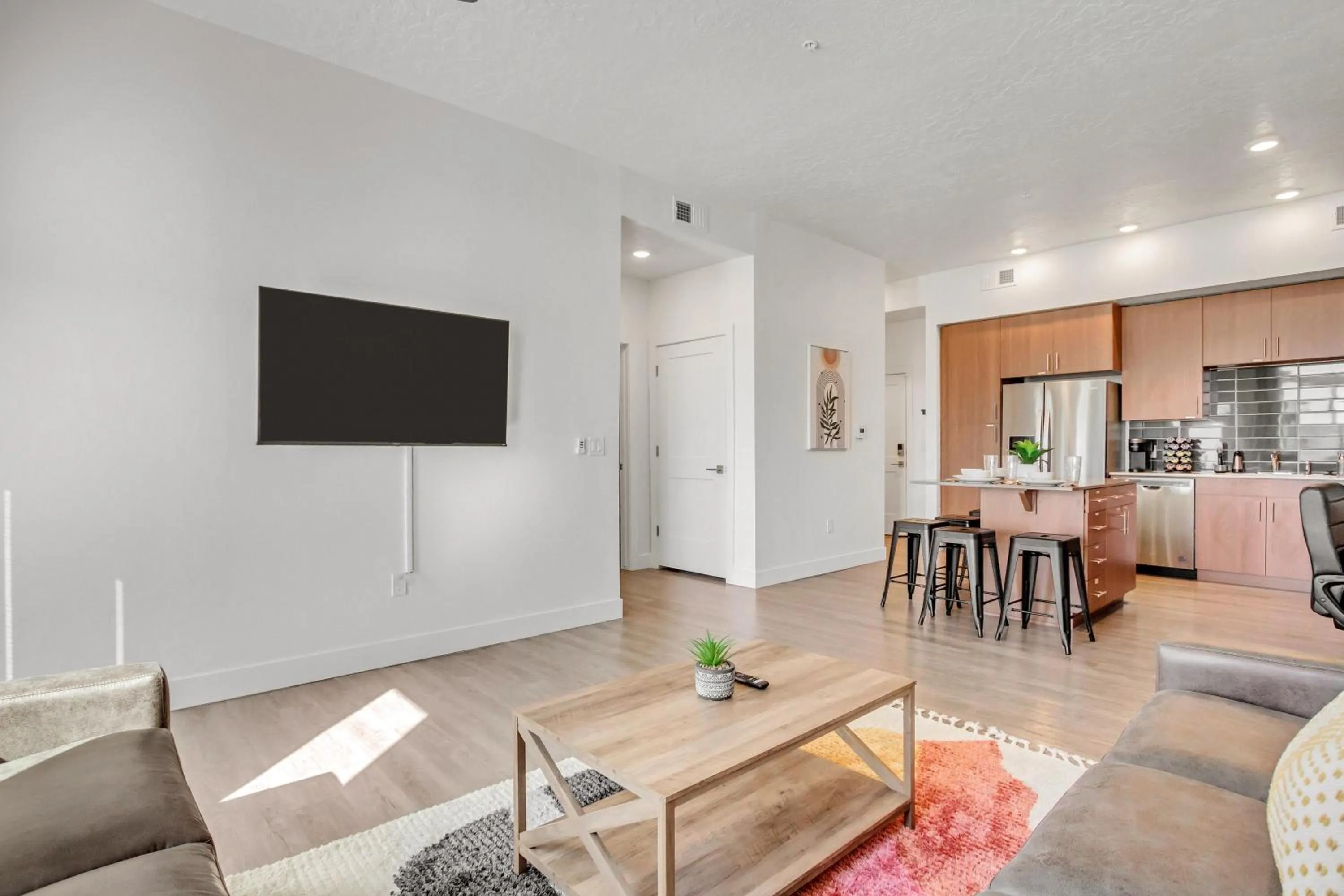 TV and multimedia in The Heights by Cloud Dream Homes