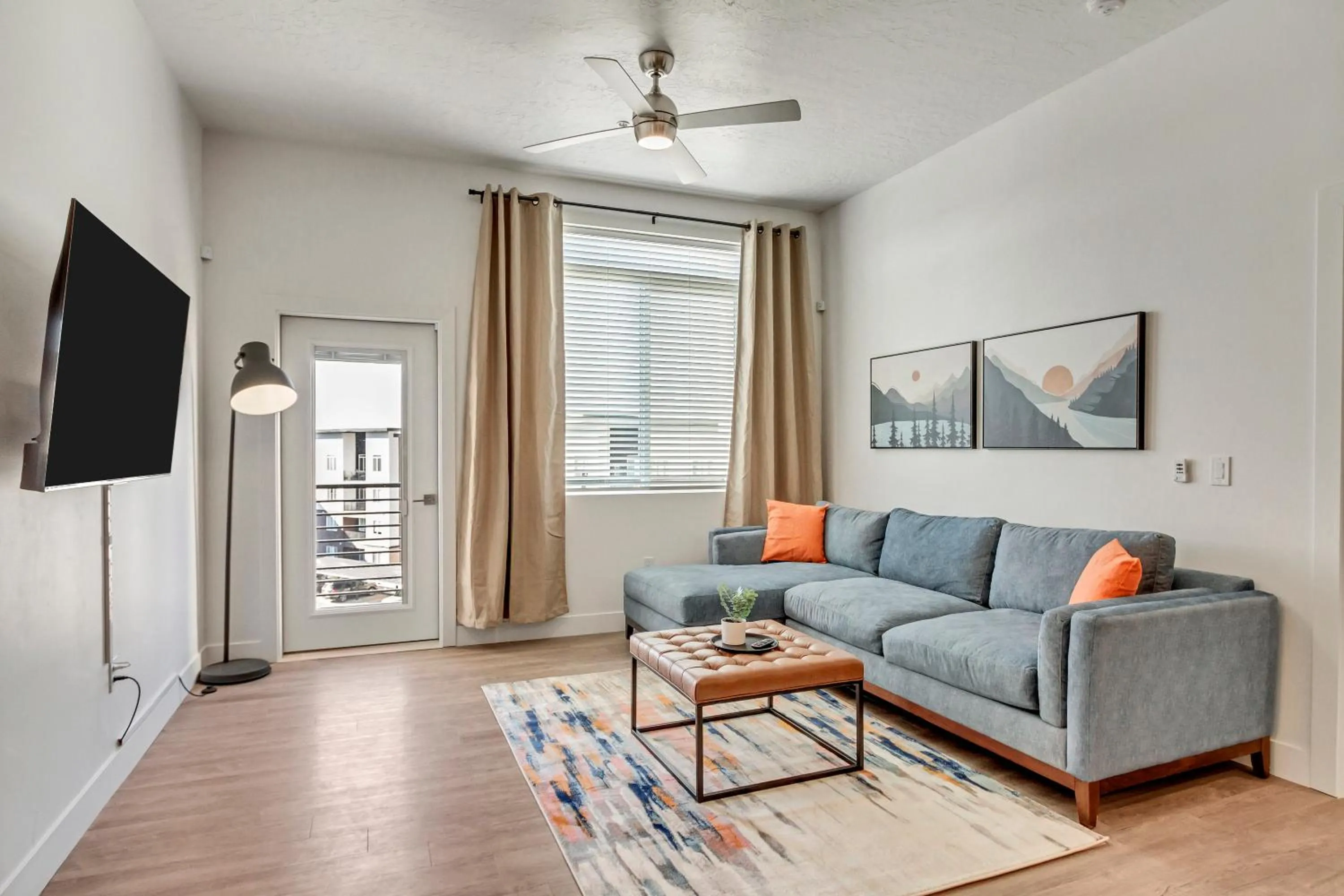 TV and multimedia in The Heights by Cloud Dream Homes