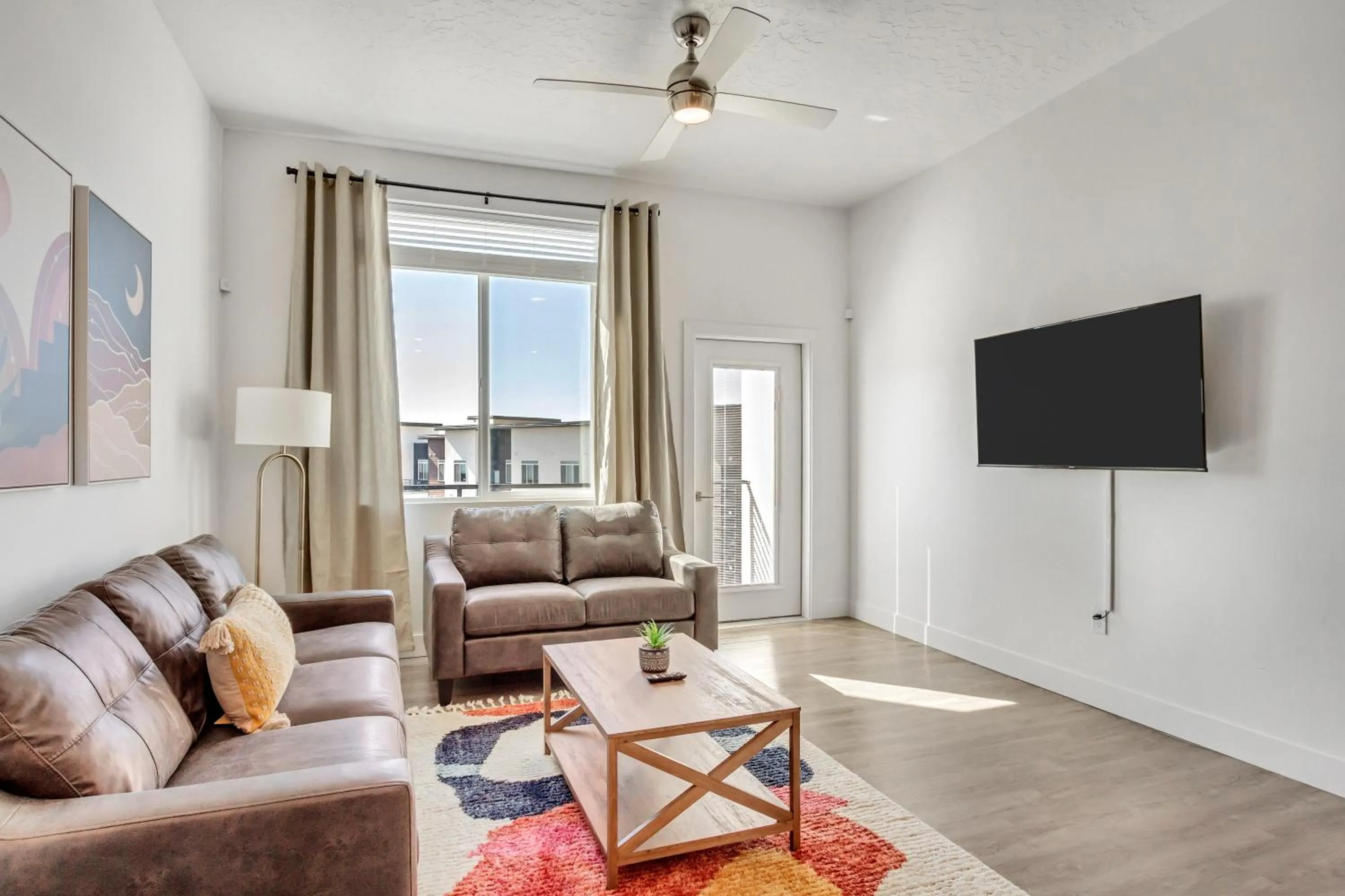 TV and multimedia in The Heights by Cloud Dream Homes