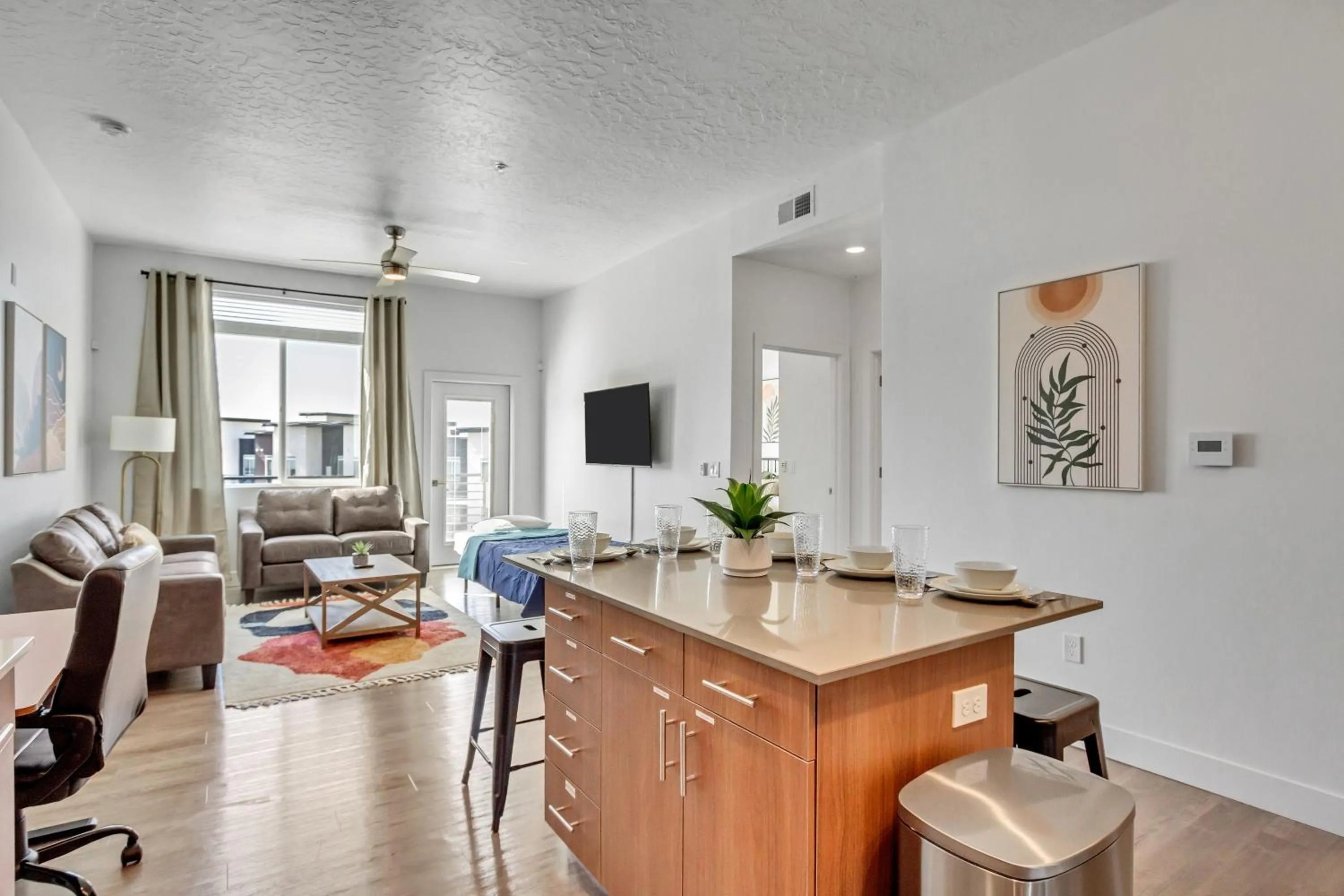 TV and multimedia in The Heights by Cloud Dream Homes