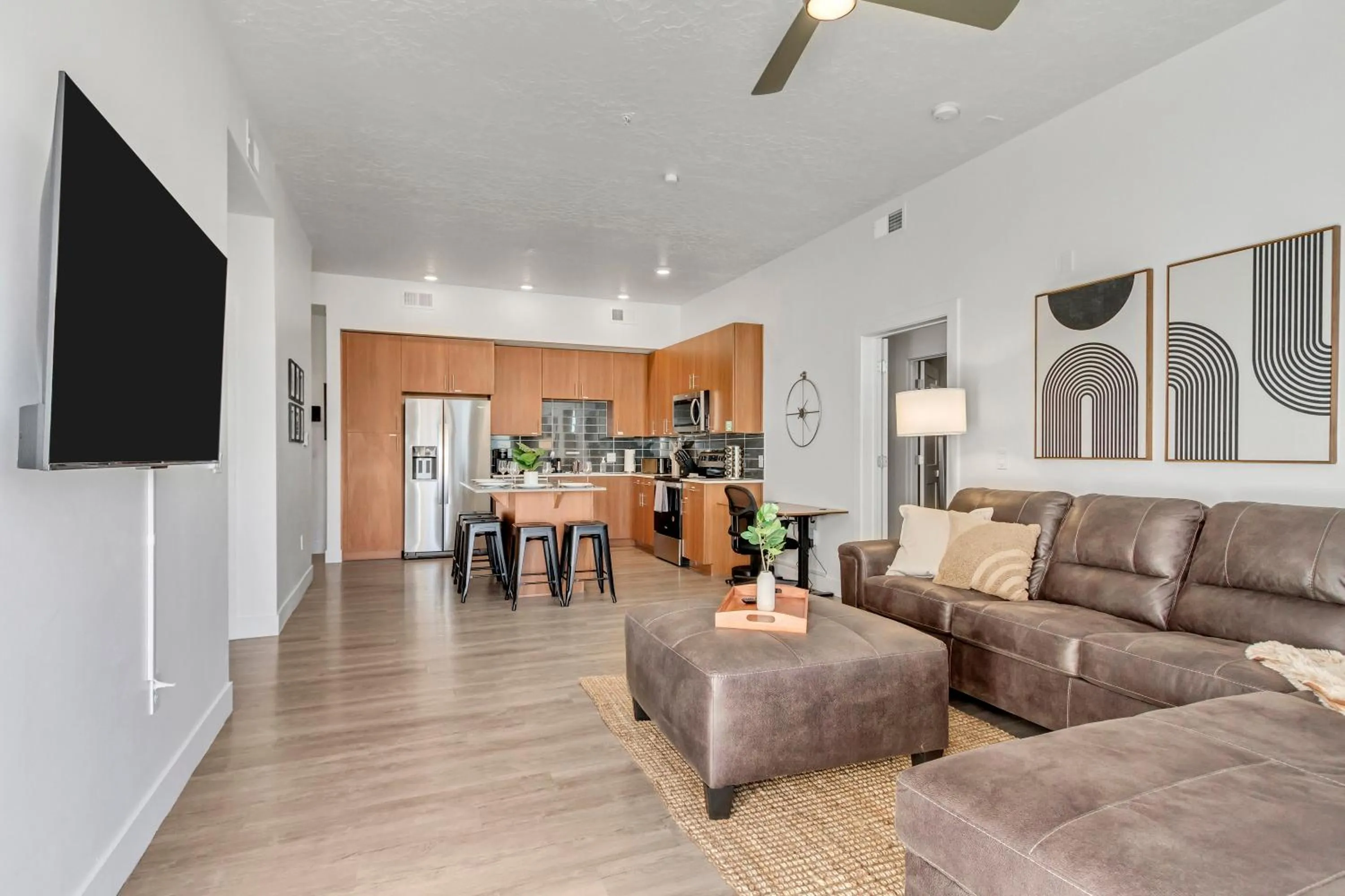 TV and multimedia in The Heights by Cloud Dream Homes