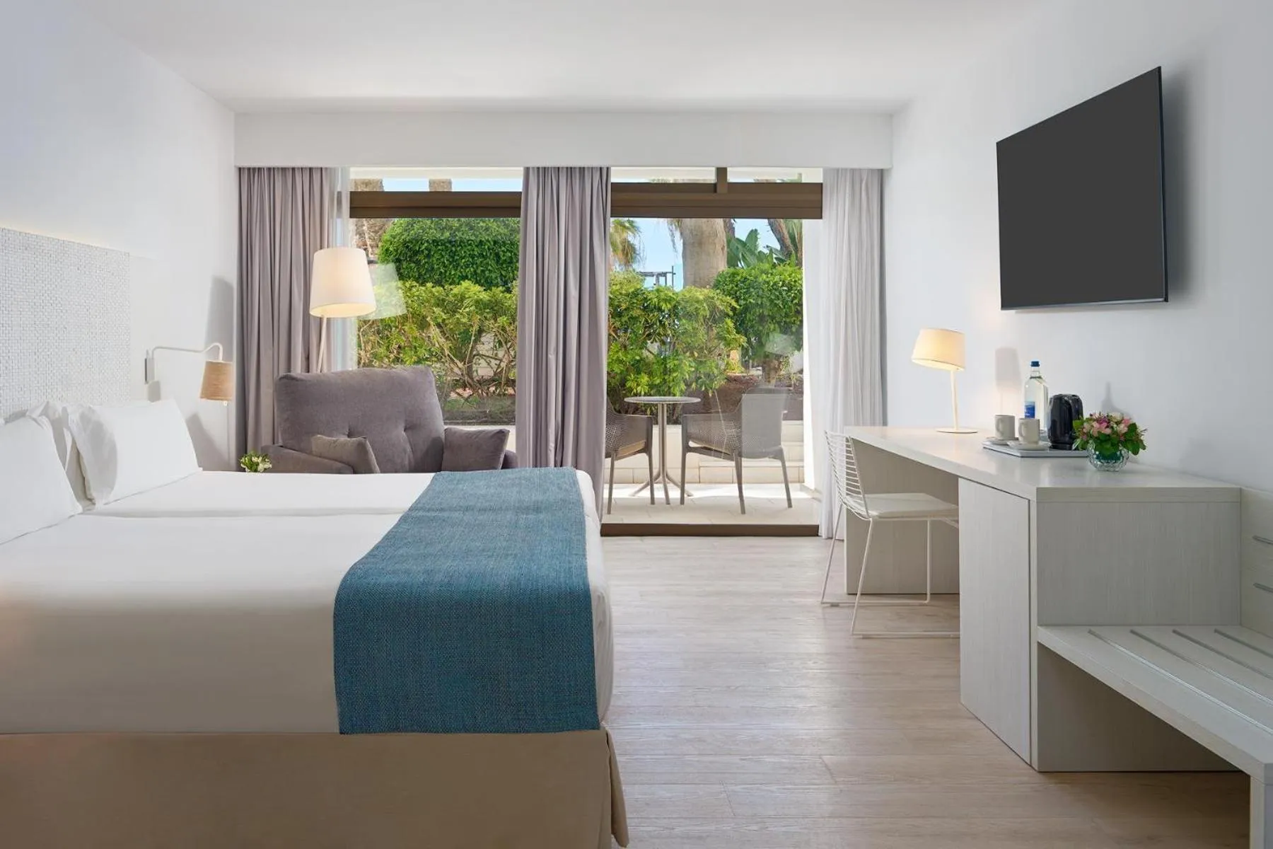 Photo of the whole room, Bed in Don Gregory by Dunas - Adults Only