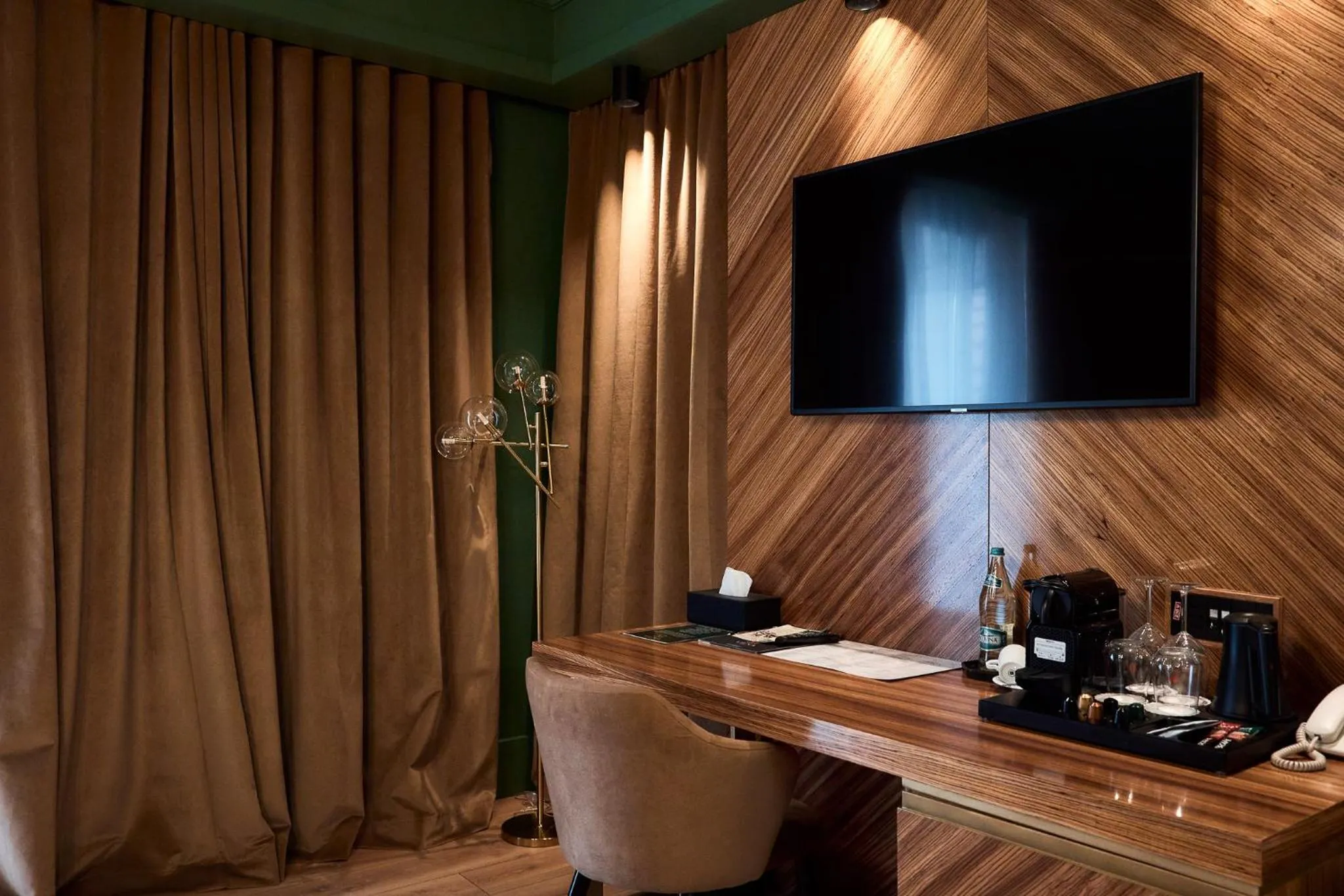 TV and multimedia in HOTEL VIENA