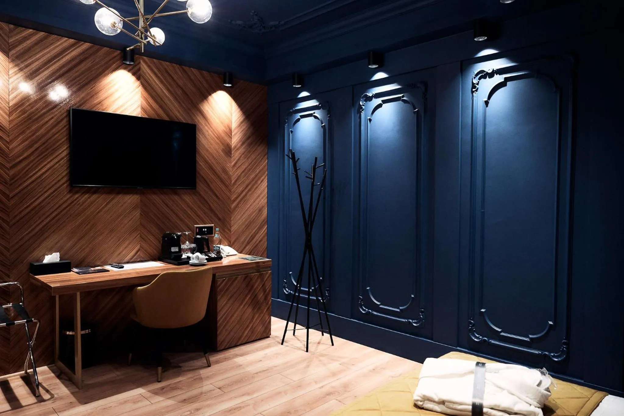 Photo of the whole room in HOTEL VIENA