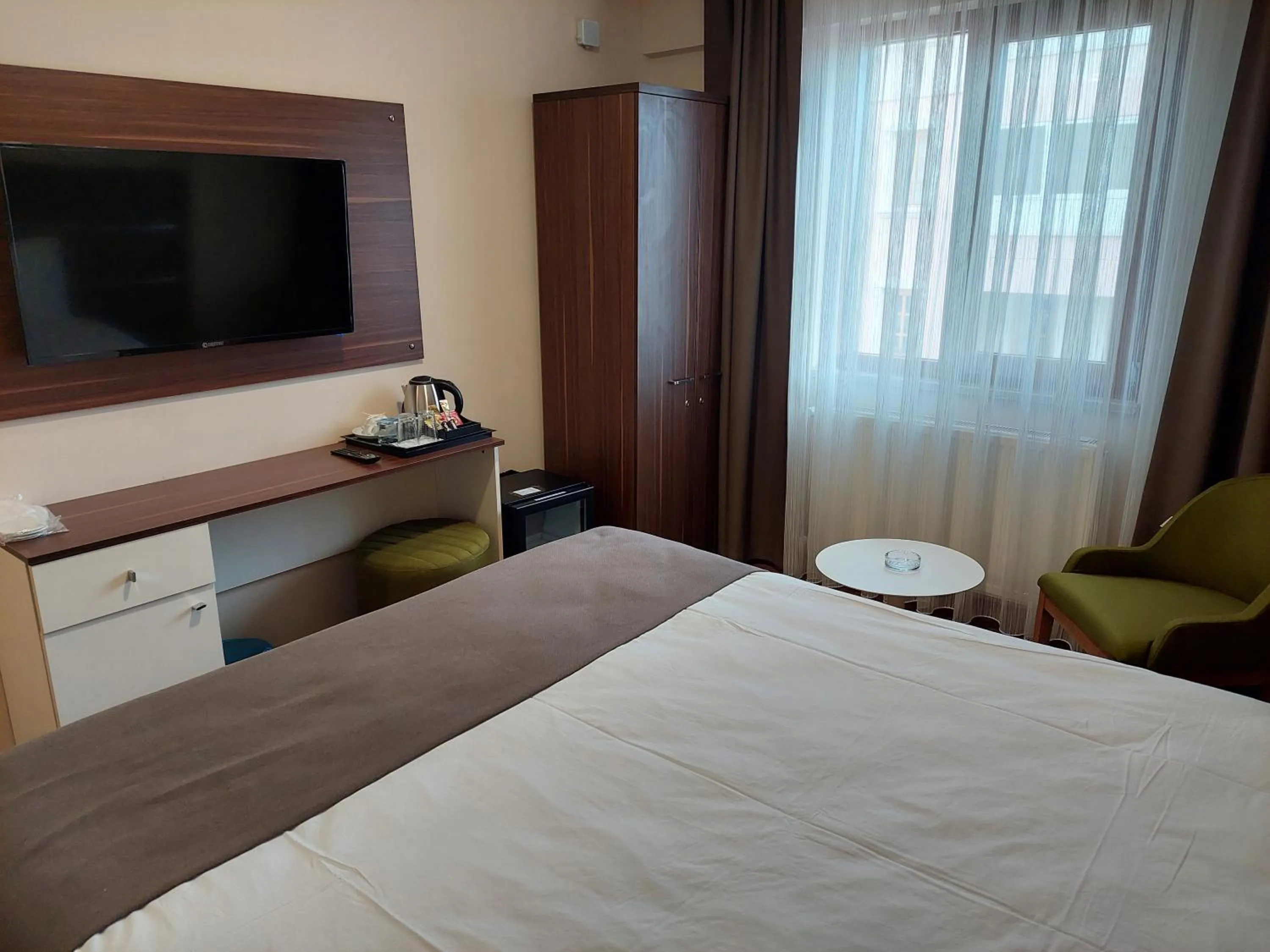 Bed in BEYAZ İNCİ OTEL