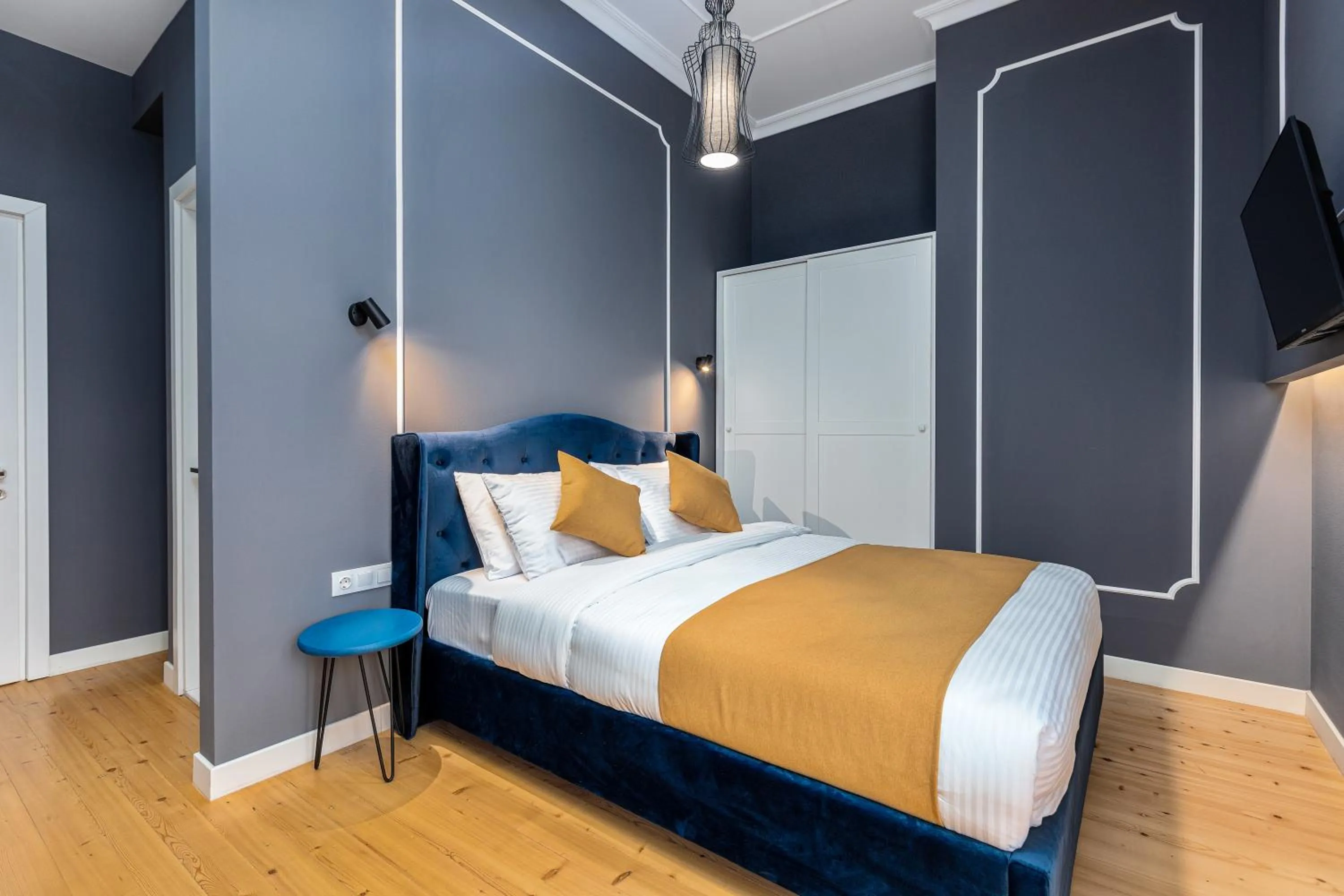 Bedroom, Bed in Blue Balcony Hotel