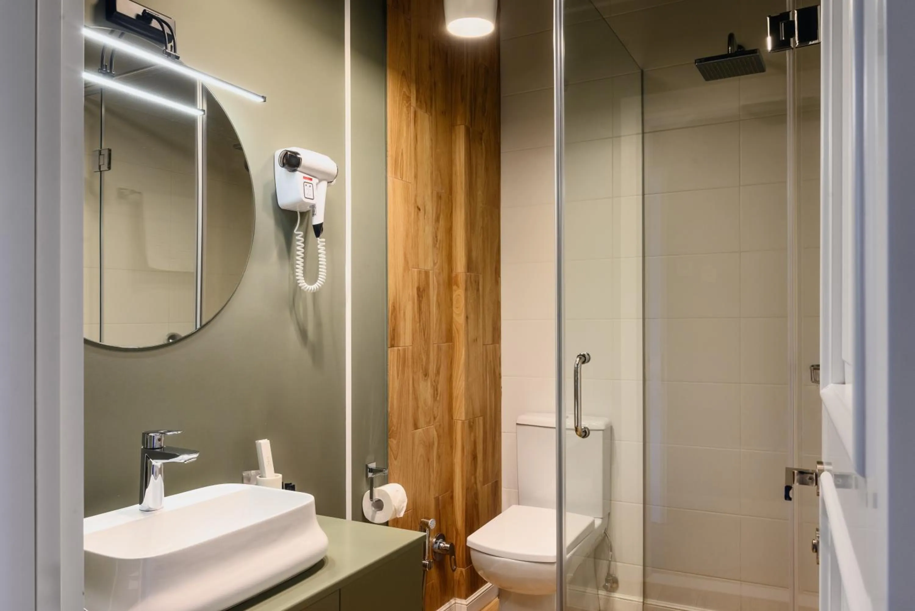 Shower in Blue Balcony Hotel