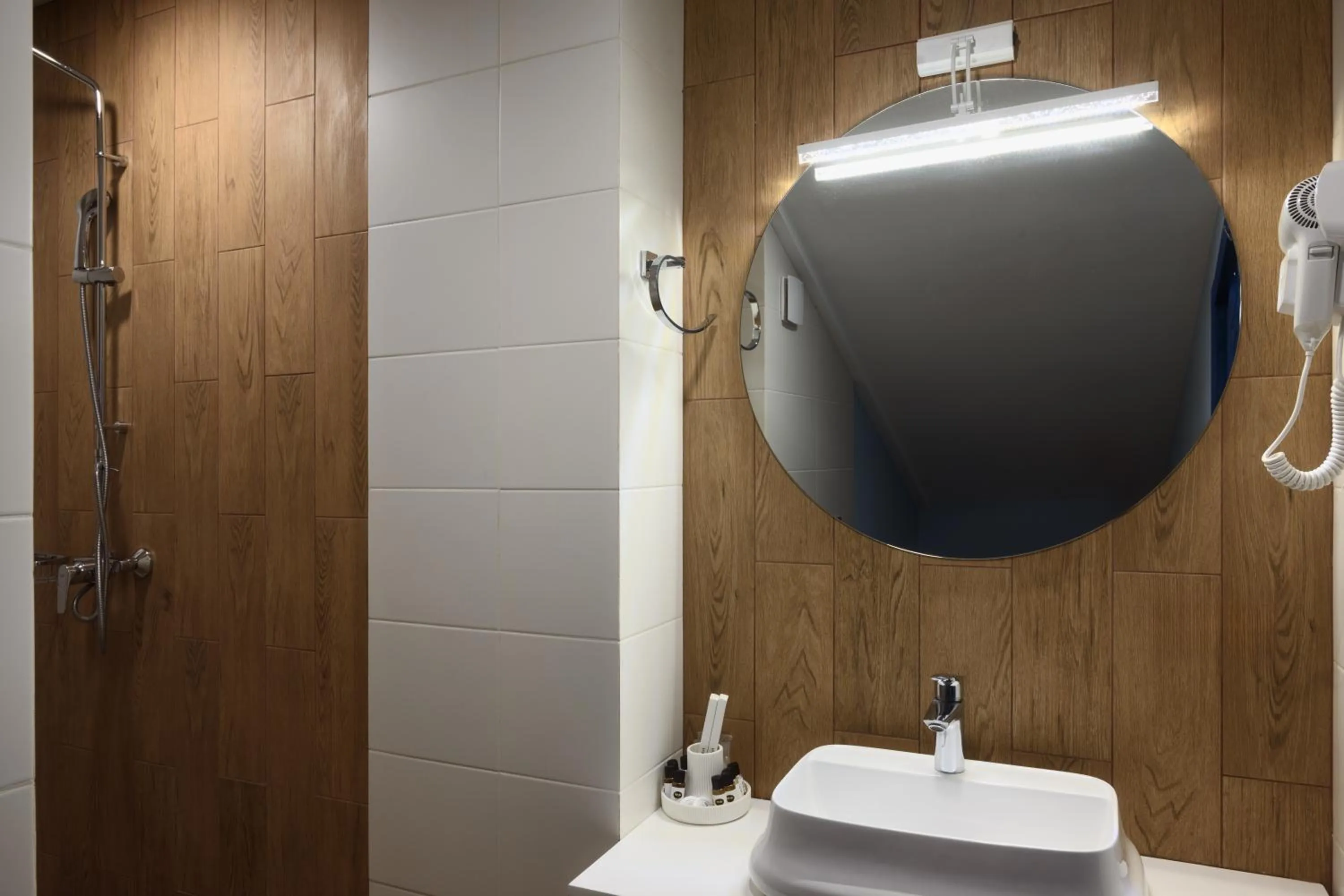 Shower in Blue Balcony Hotel