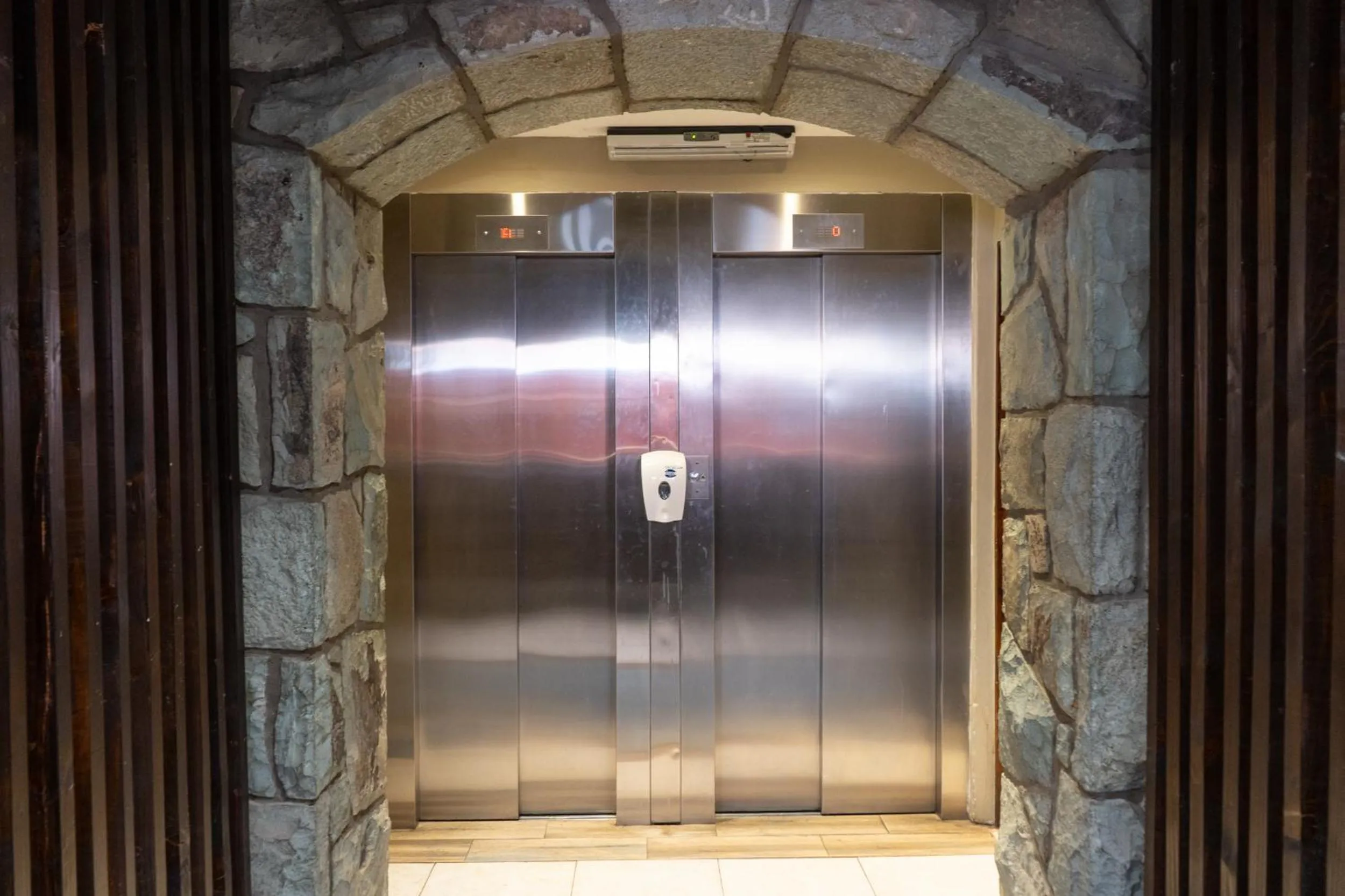 elevator in Hotel Park Bariloche