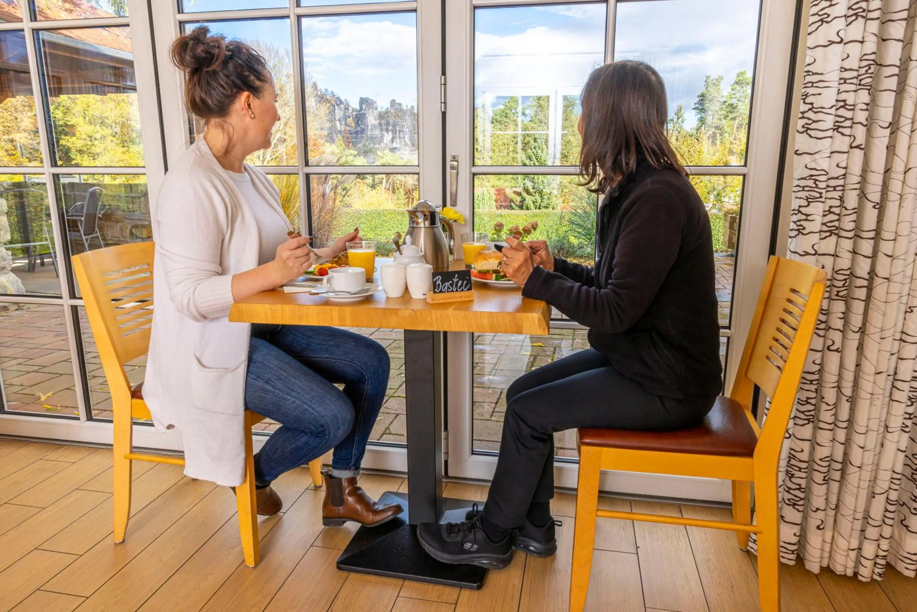 Restaurant/places to eat in Laasenhof