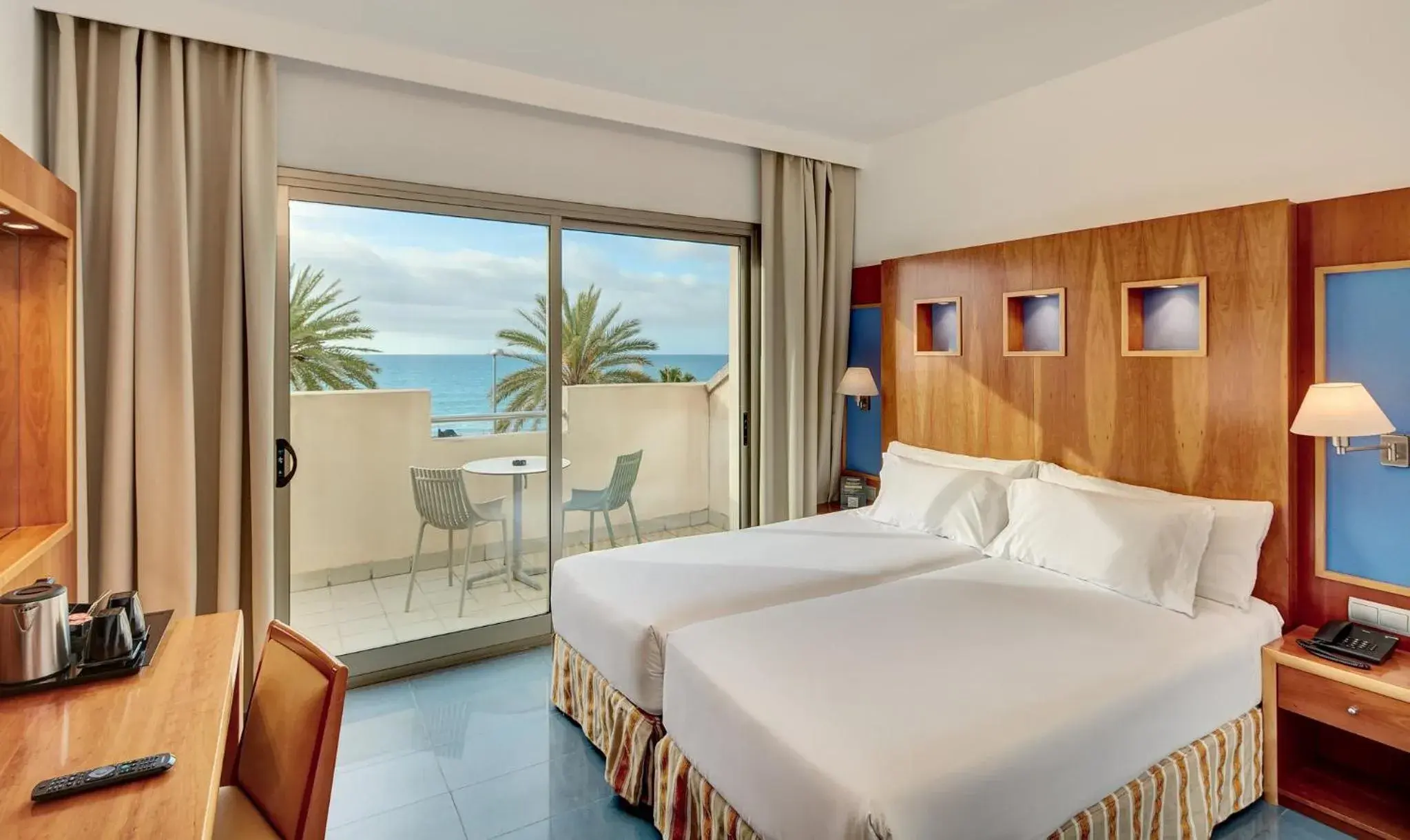 Superior Twin Room with Balcony and Sea View in Sercotel Kalma Sitges Superior Twin Room with Balcony and Sea View in Sercotel Kalma Sitges