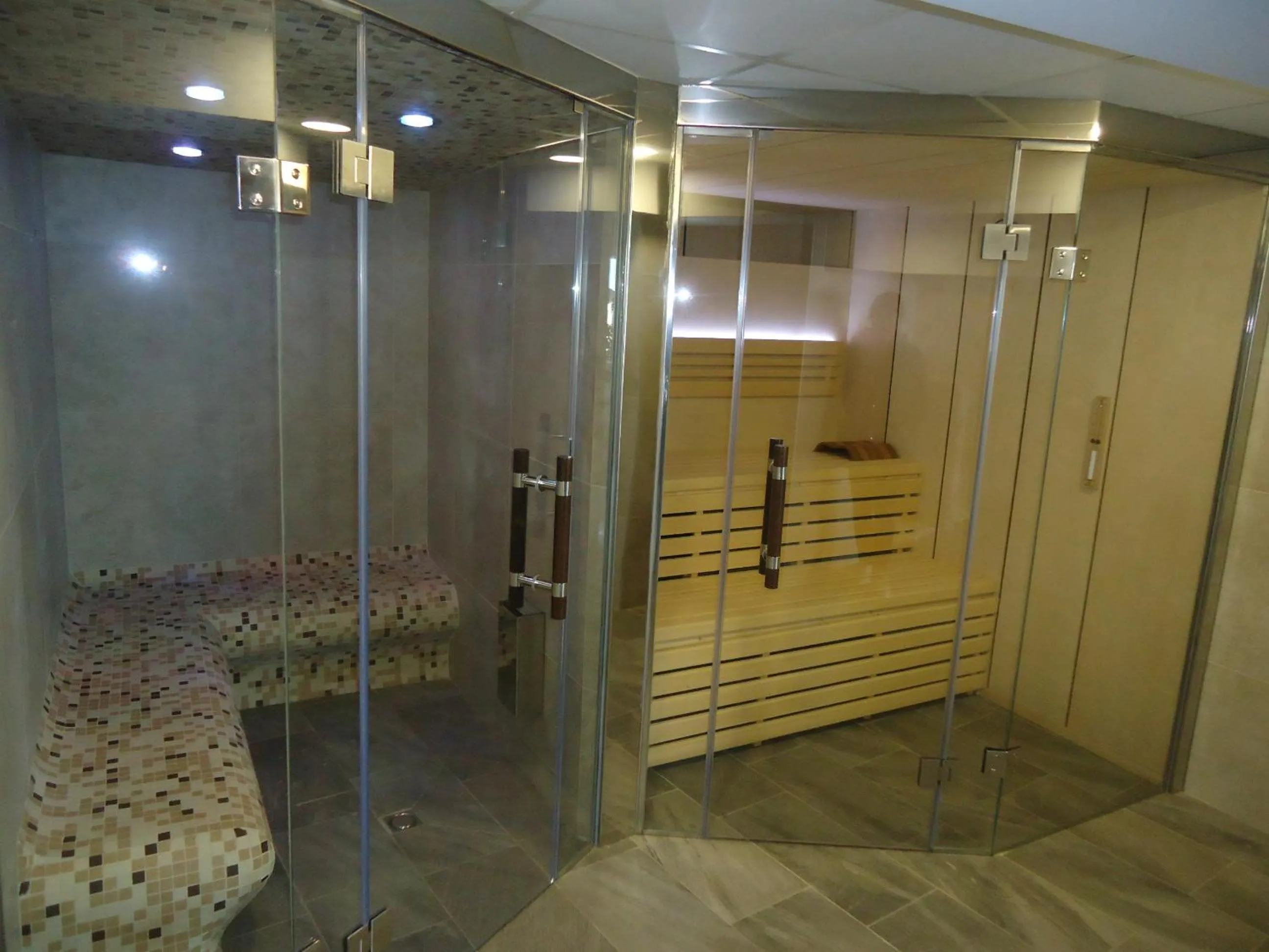 Steam room in Hotel Ridomar 365