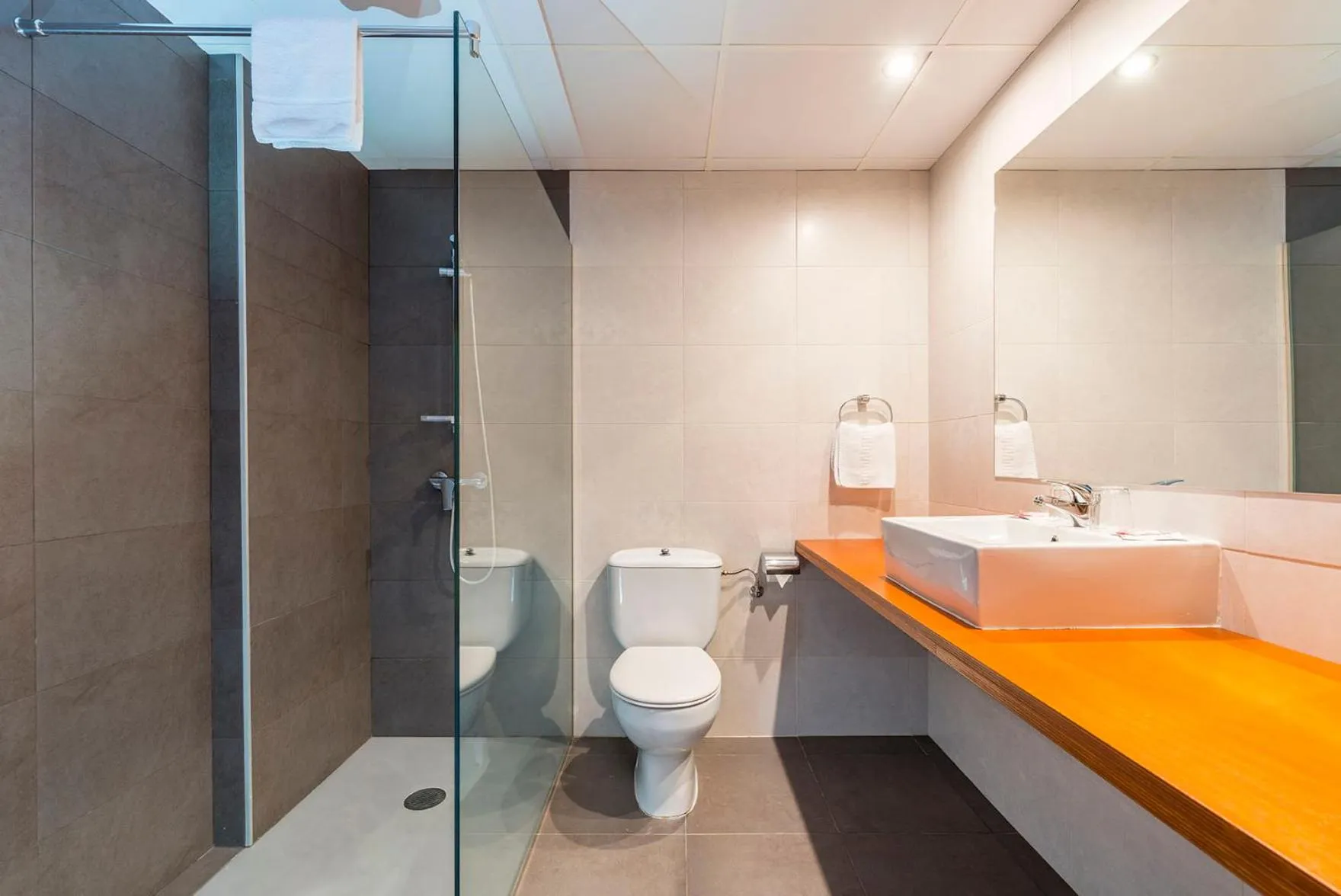 Bathroom in Hotel Ridomar 365