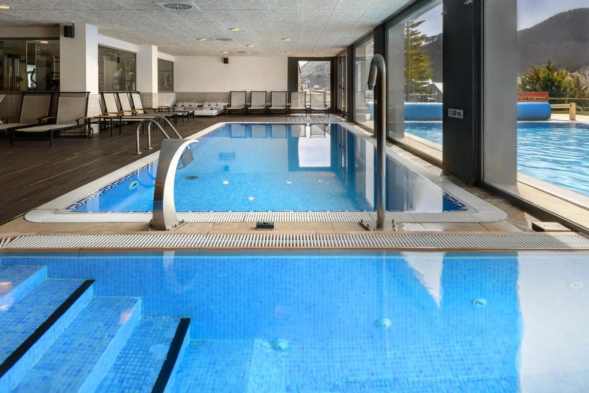 Swimming pool in Hotel Saliecho