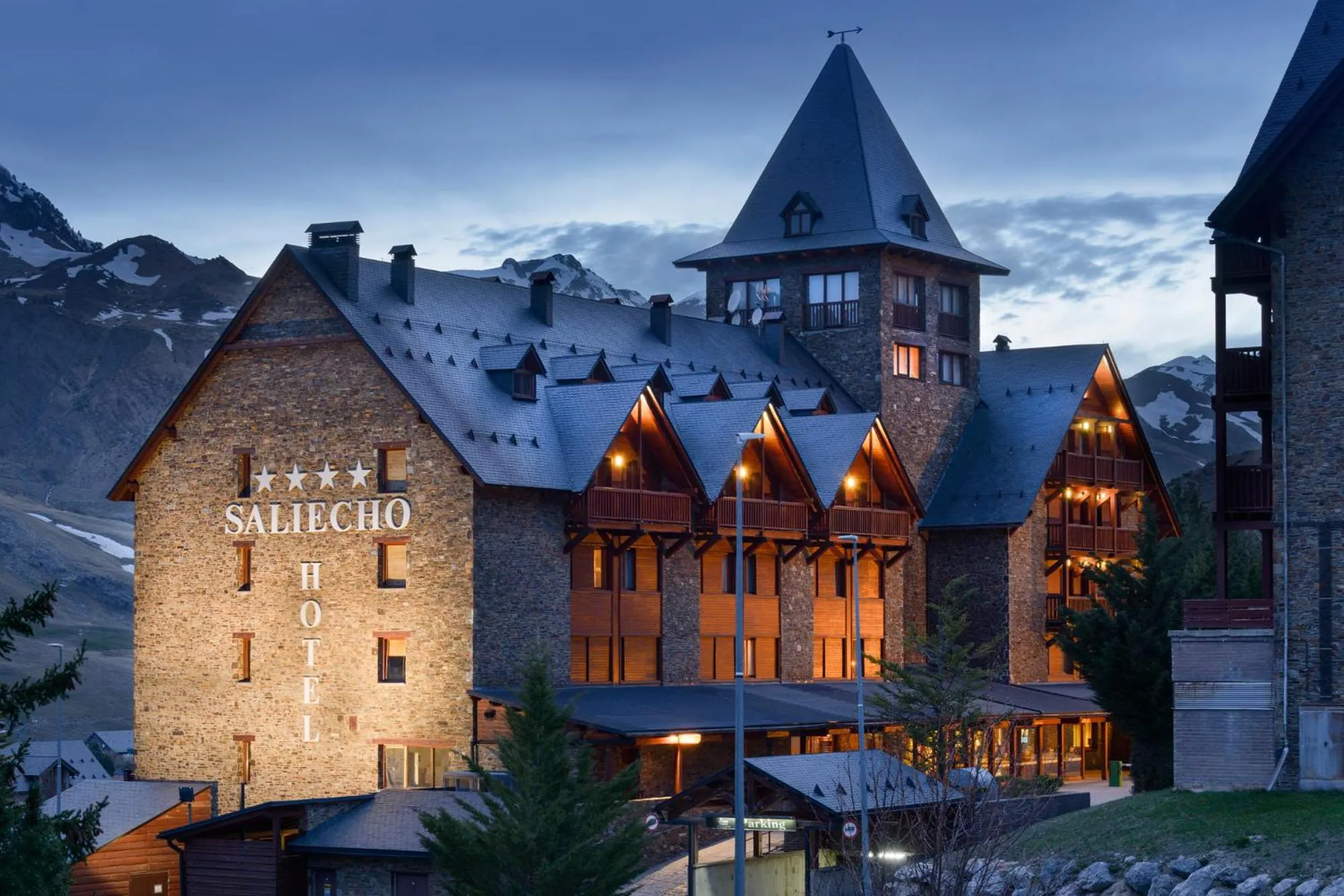 Property building in Hotel Saliecho