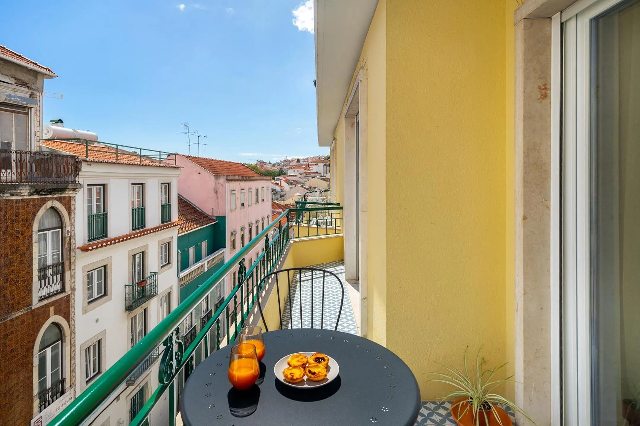 WHome Prime Location w AC 3-Bed Duplex Perfect for Families ONLY