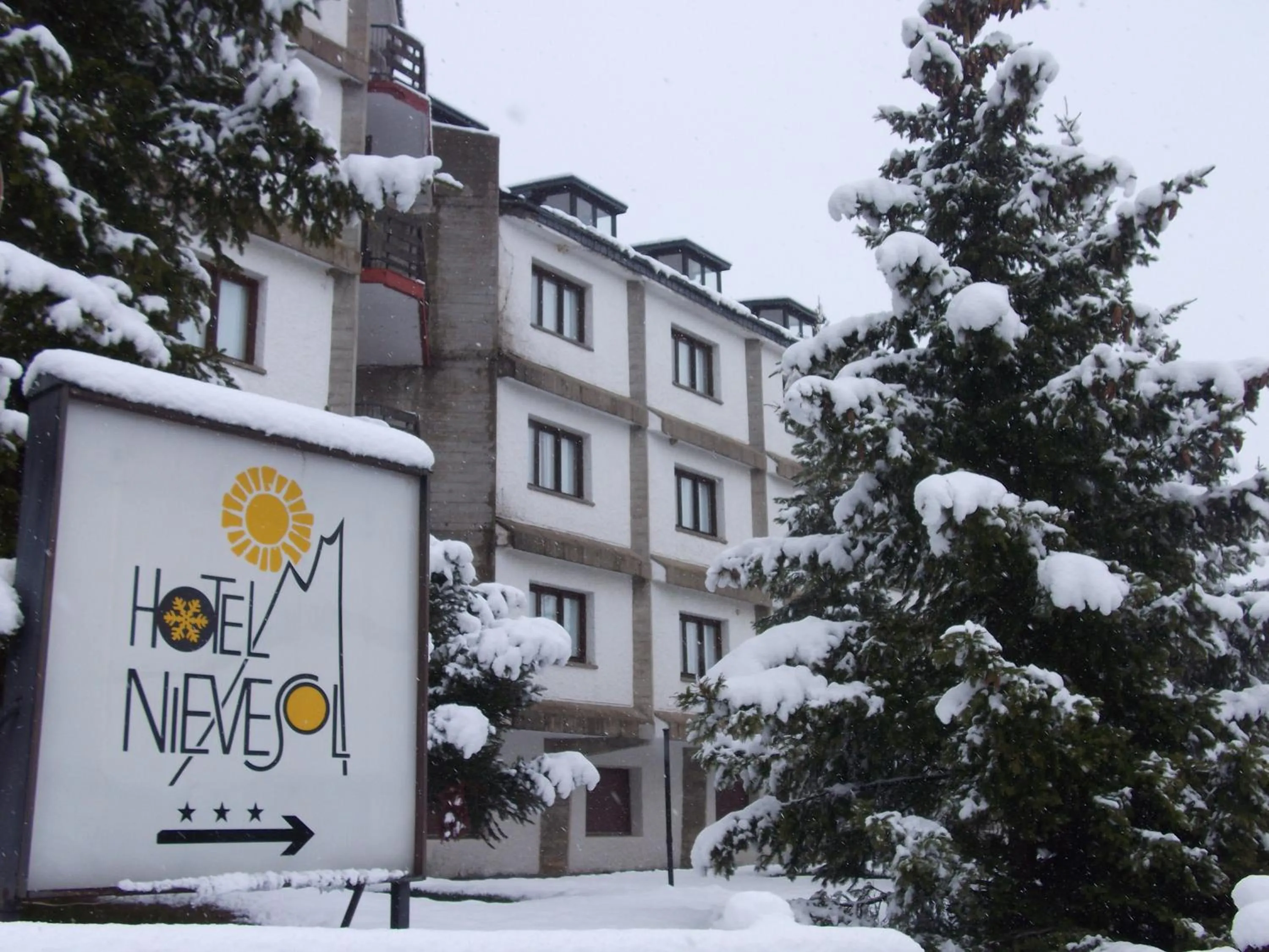 Facade/entrance in Hotel Nievesol