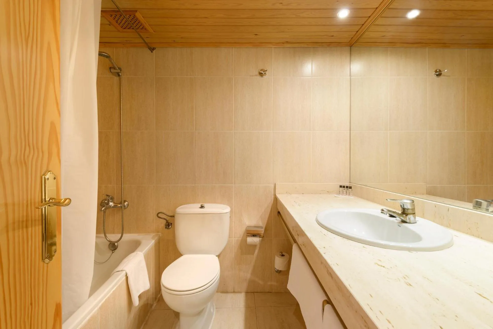 Bathroom in Hotel Nievesol