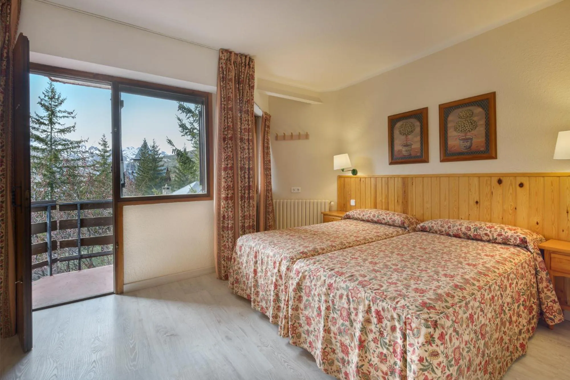 Photo of the whole room, Bed in Hotel Nievesol