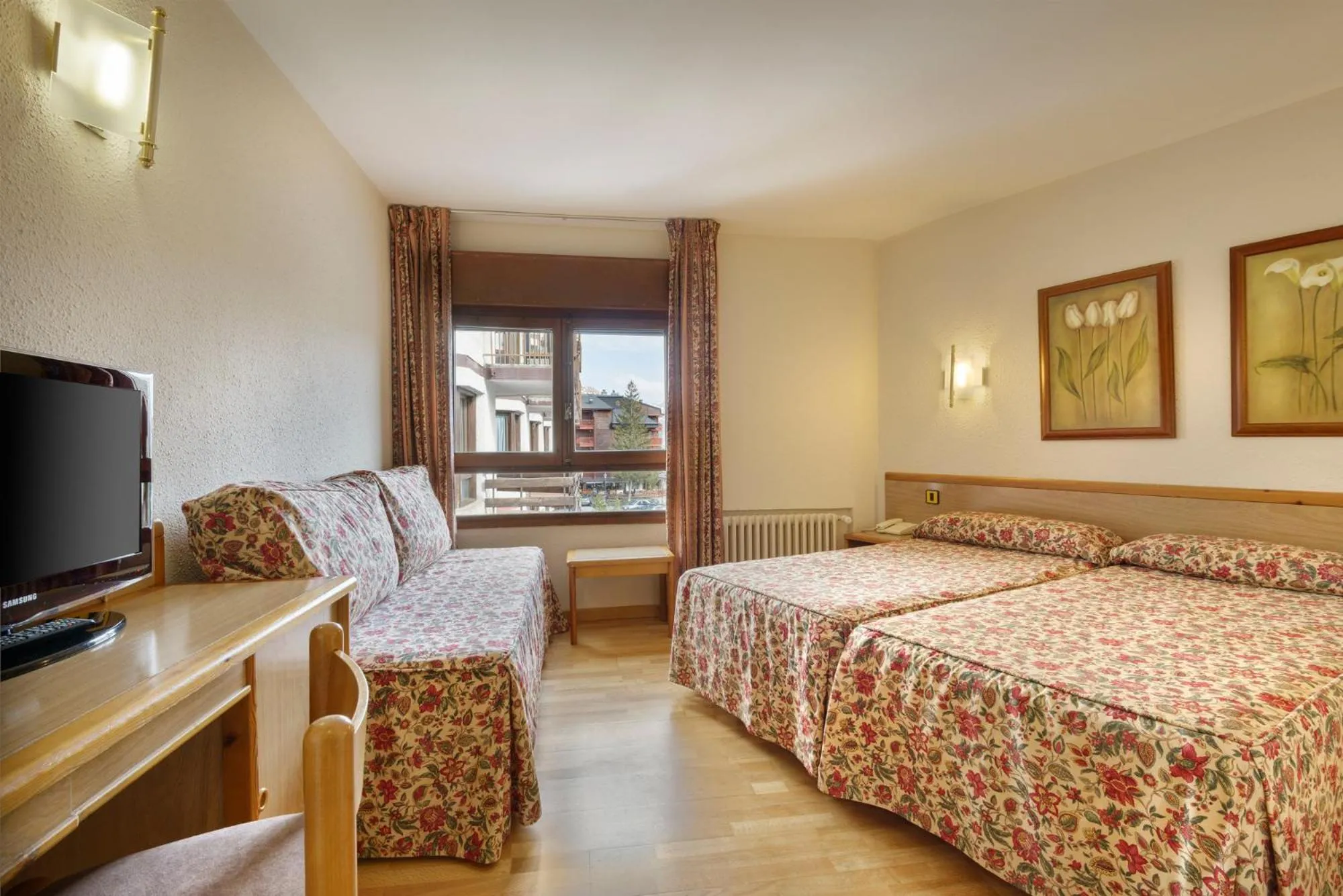 Photo of the whole room, Bed in Hotel Nievesol